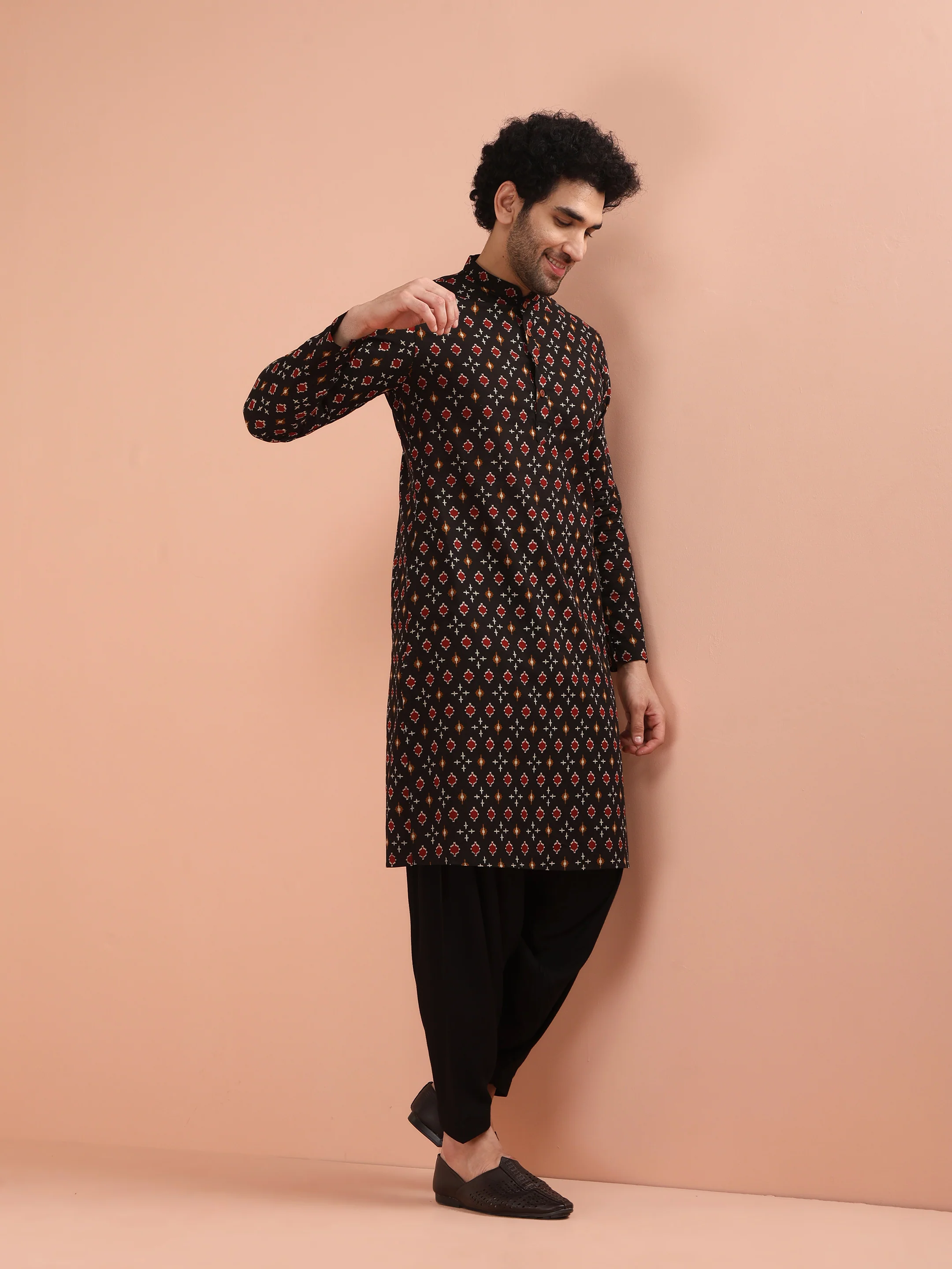 Men Black Printed Kurta - Image 2