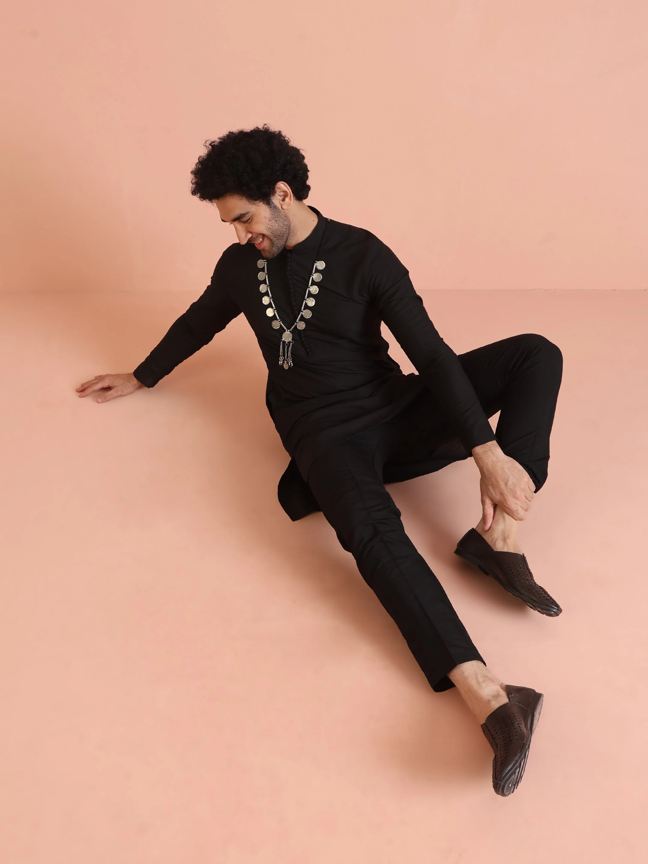 Black Solid Mid Kurta - Image 13