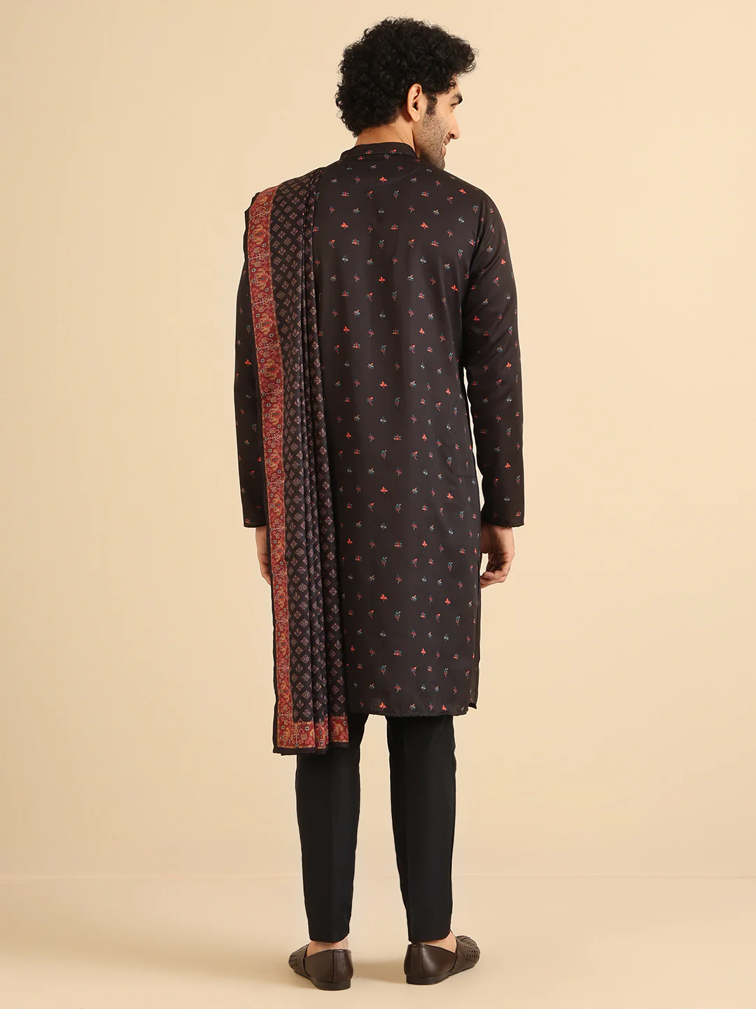 Men Black Kurta Trouser Dupatta Set - Image 4