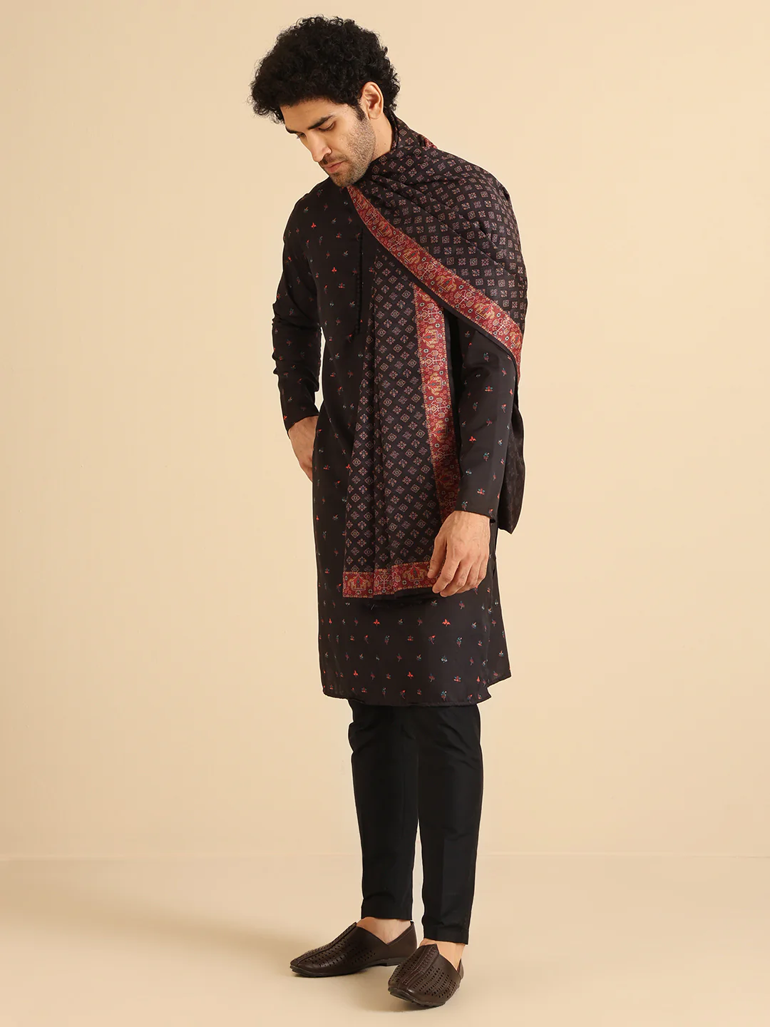 Men Black Kurta Trouser Dupatta Set - Image 7