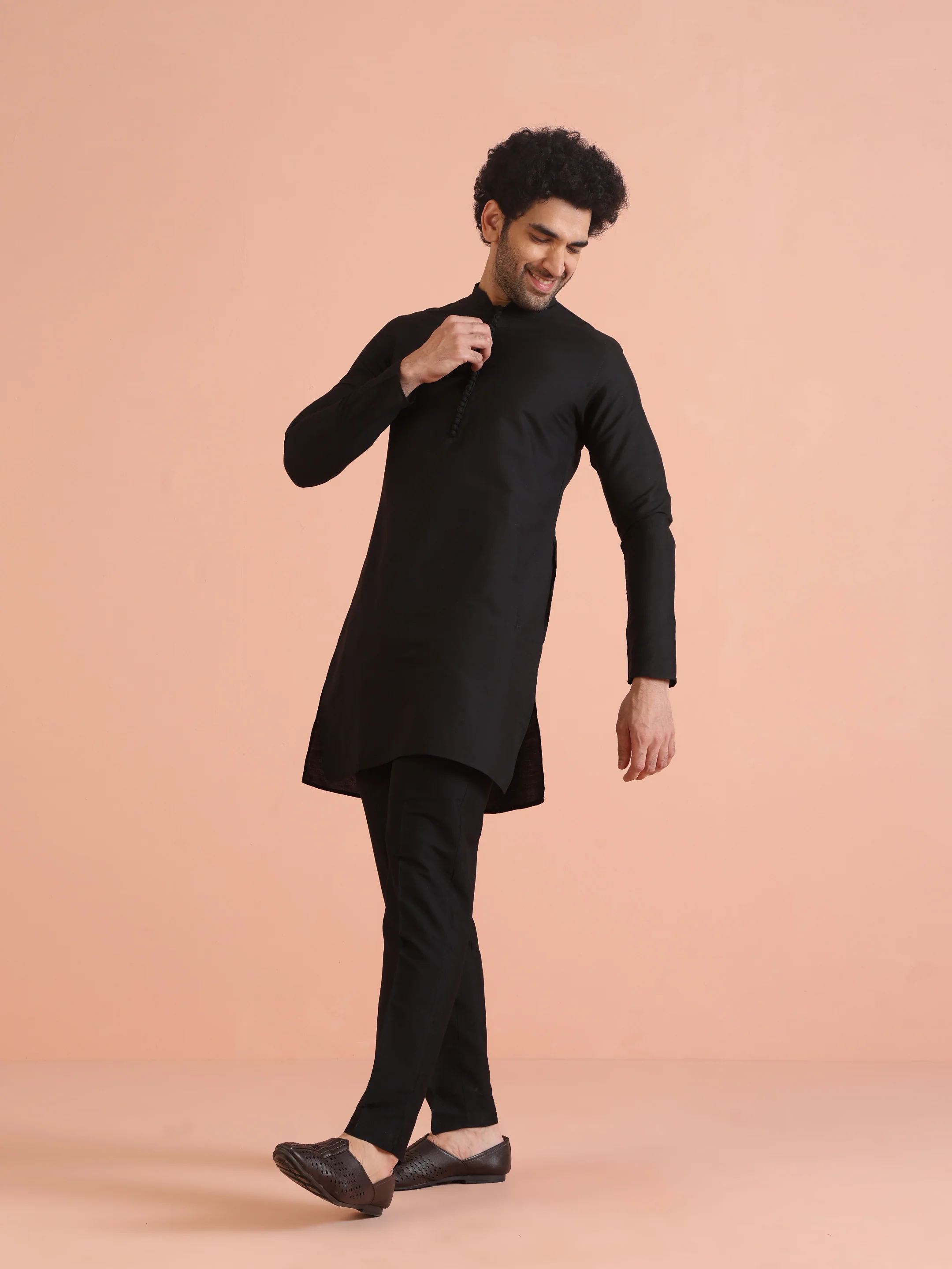 Black Silk Blend Solid Mid Kurta Trouser Set - Image 3