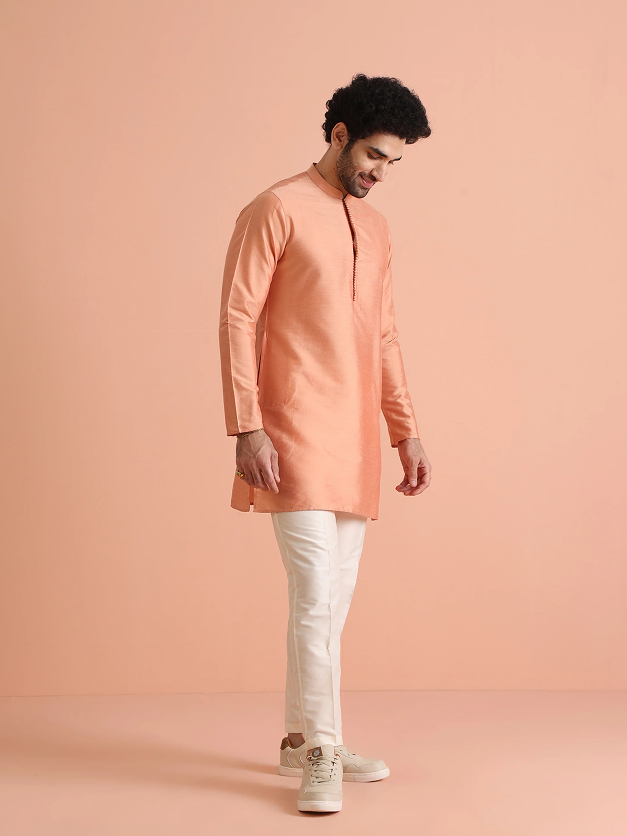 Peach Silk Blend Solid Mid Kurta - Image 2