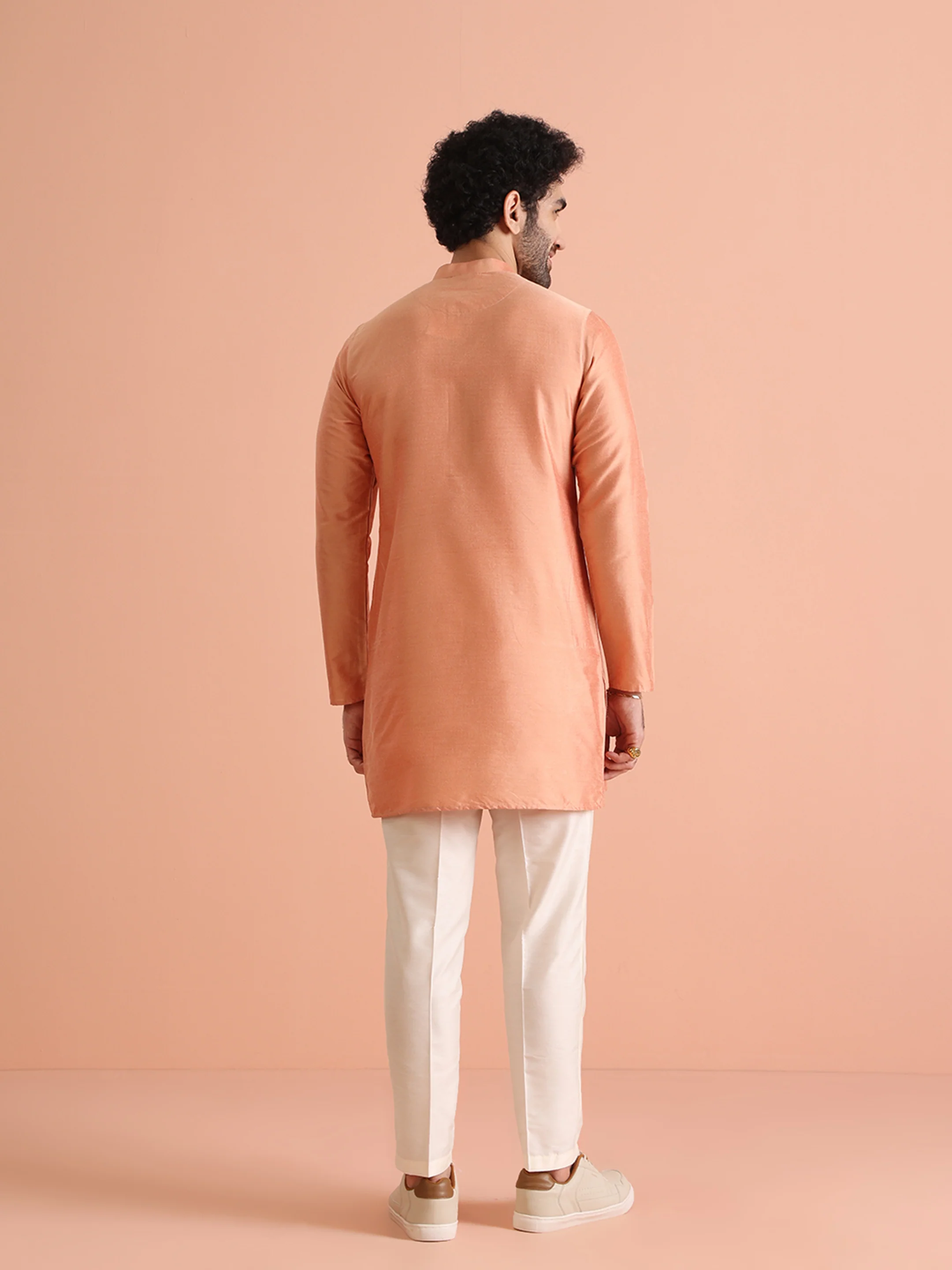 Peach Silk Blend Solid Mid Kurta - Image 4