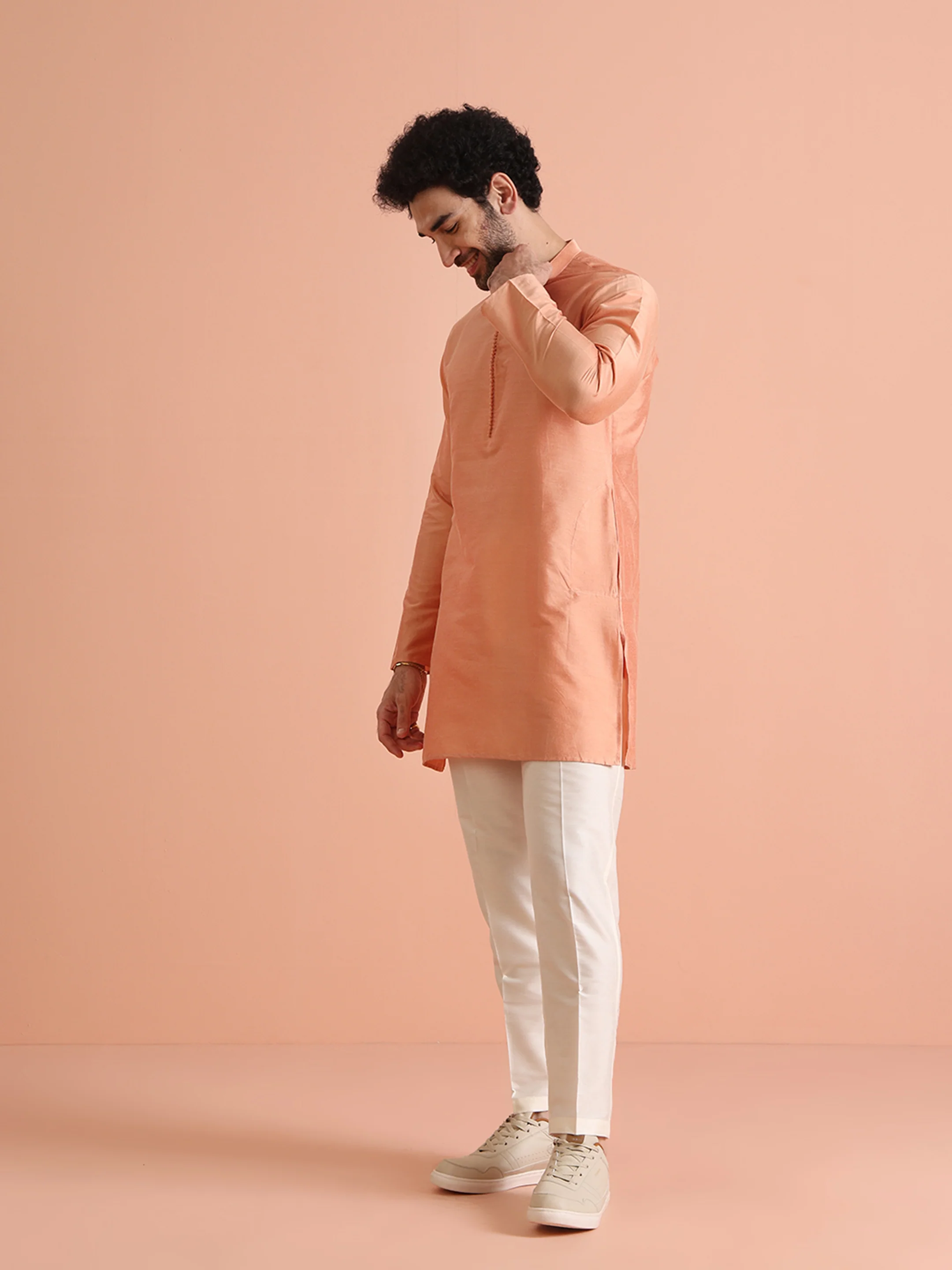 Peach Silk Blend Solid Mid Kurta Trouser Set - Image 3