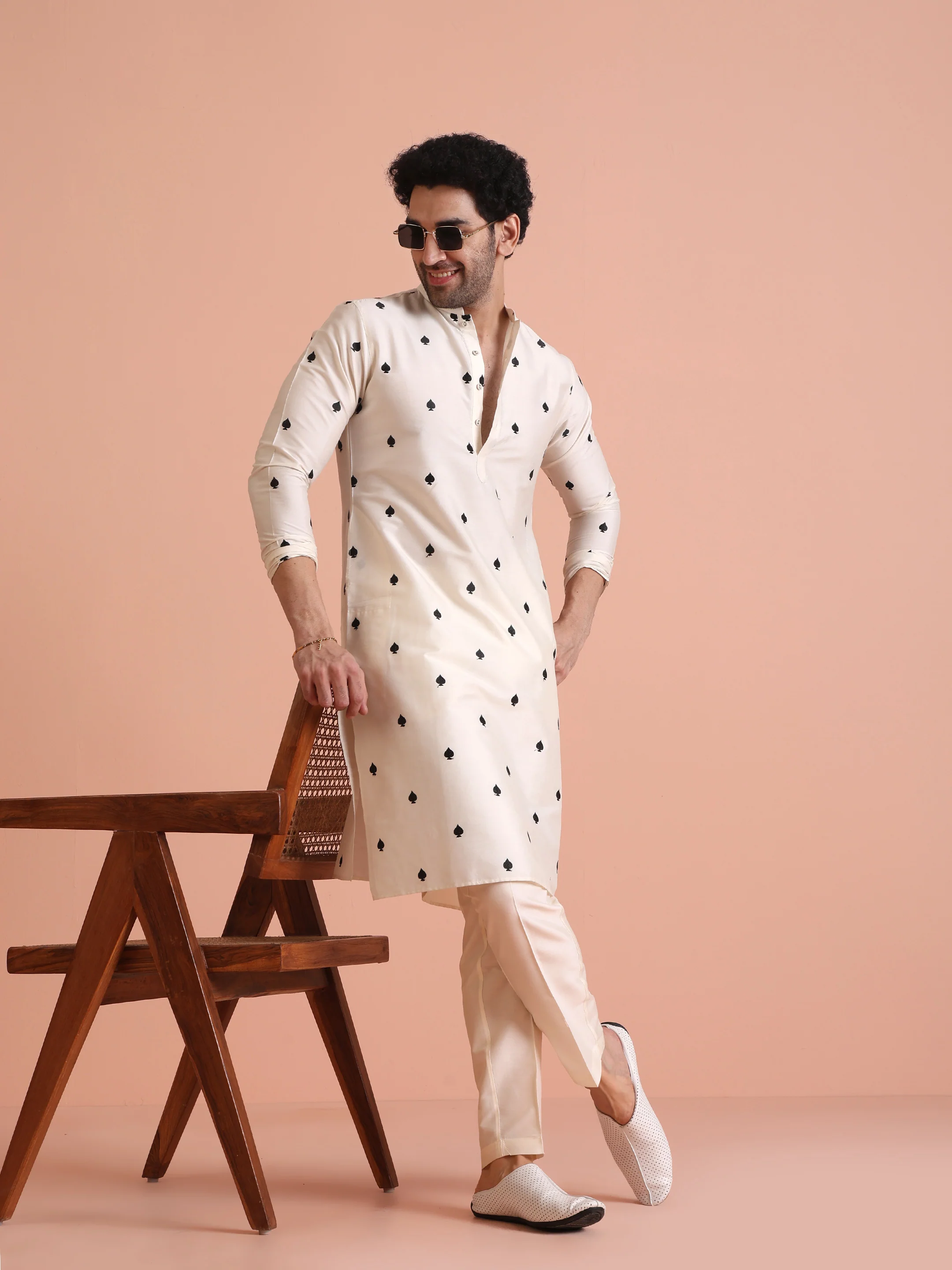 White Silk Blend Black Embroidered Kurta - Image 7