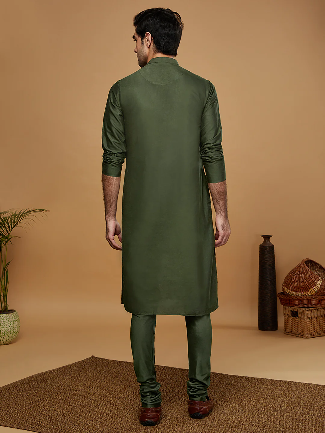 Green Silk Blend Solid Kurta Churidar Set - Image 4