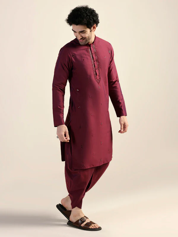 Maroon Embroidered Silk Blend Kurta - Image 2
