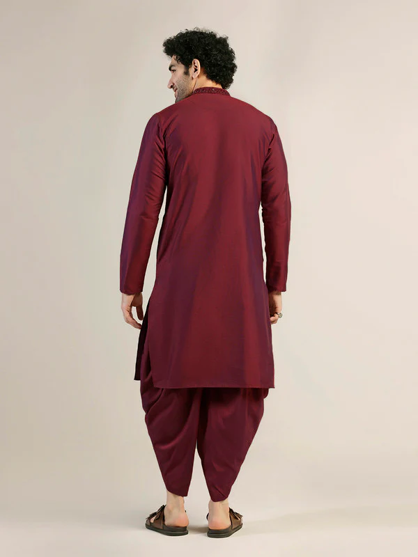 Maroon Embroidered Silk Blend Kurta - Image 4