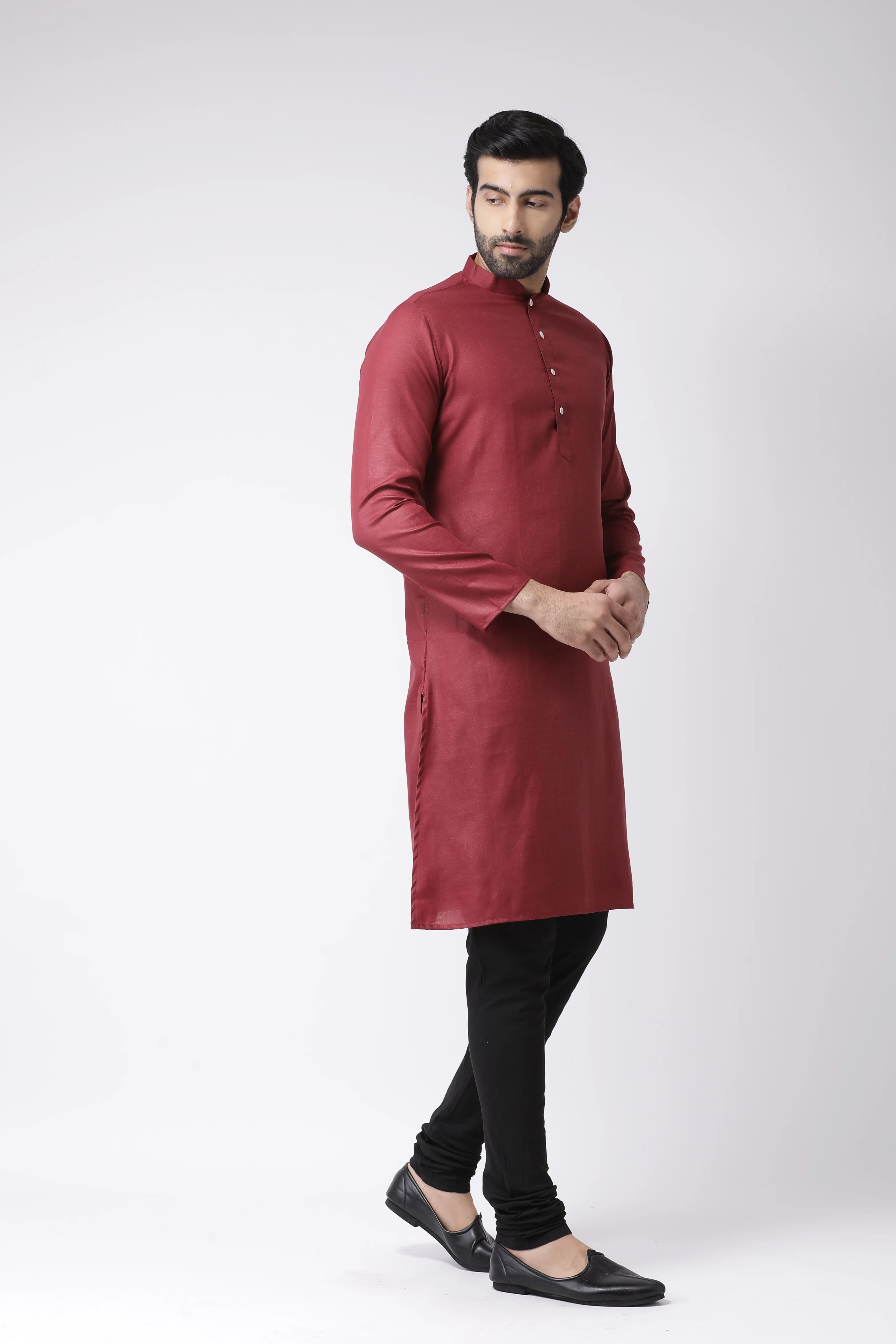 Men Maroon Solid Dyed Kurta - Image 3