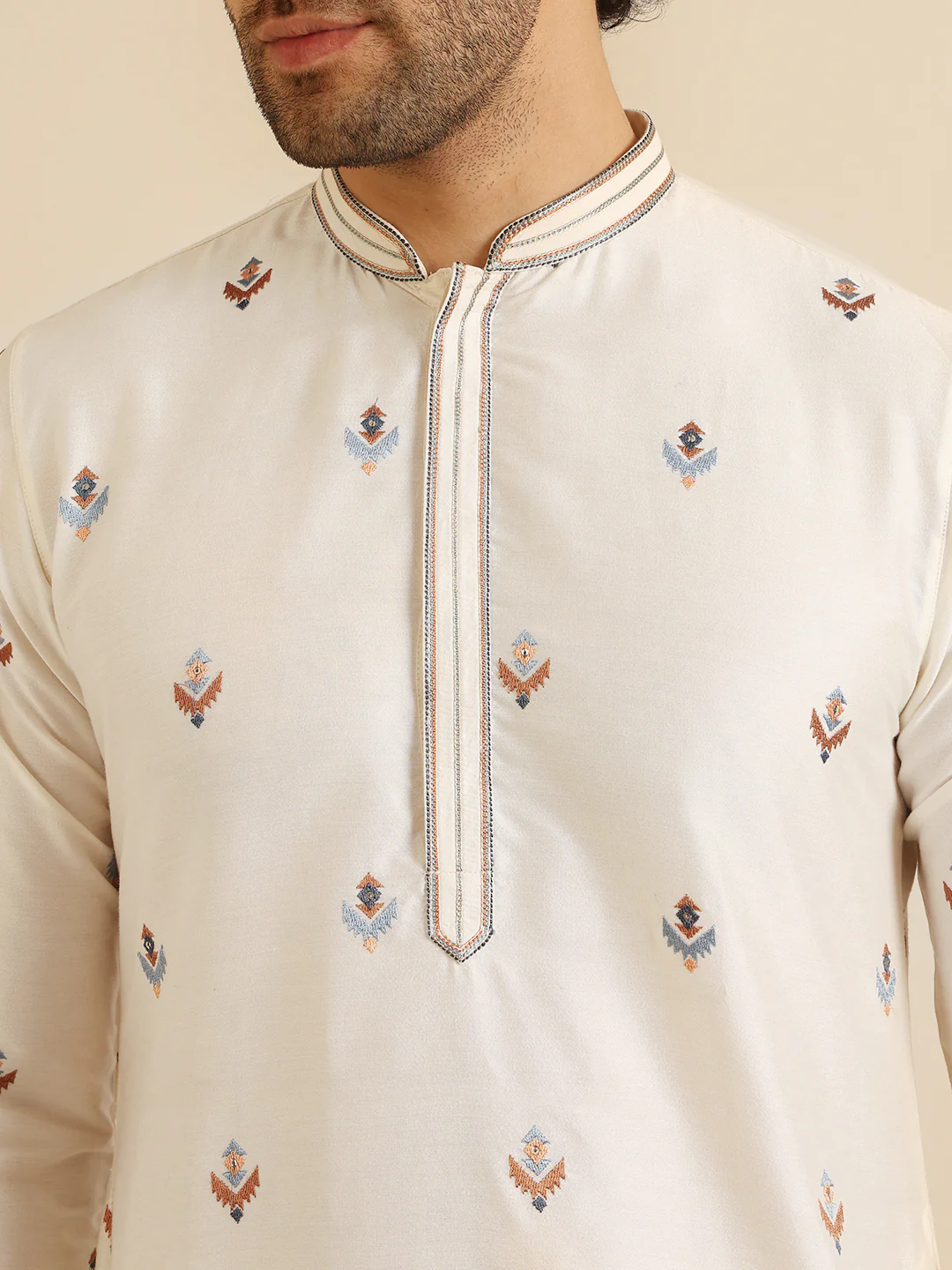 Cream Silk Blend Embroidered Kurta - Image 5