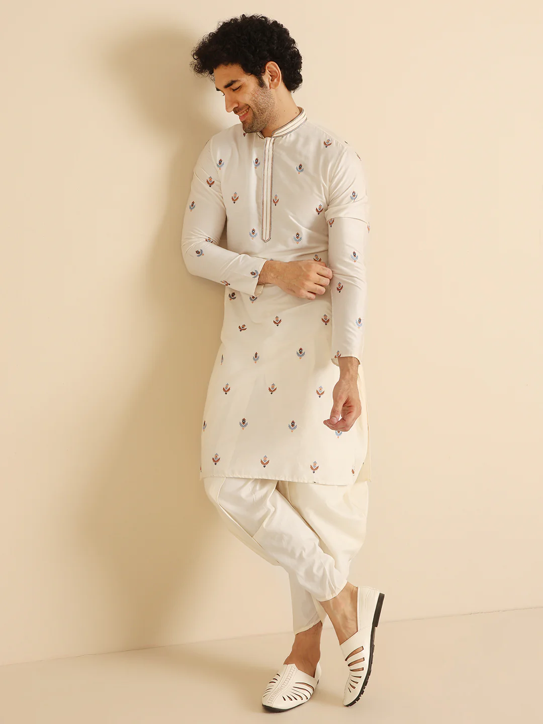 Cream Silk Blend Embroidered Kurta - Image 6