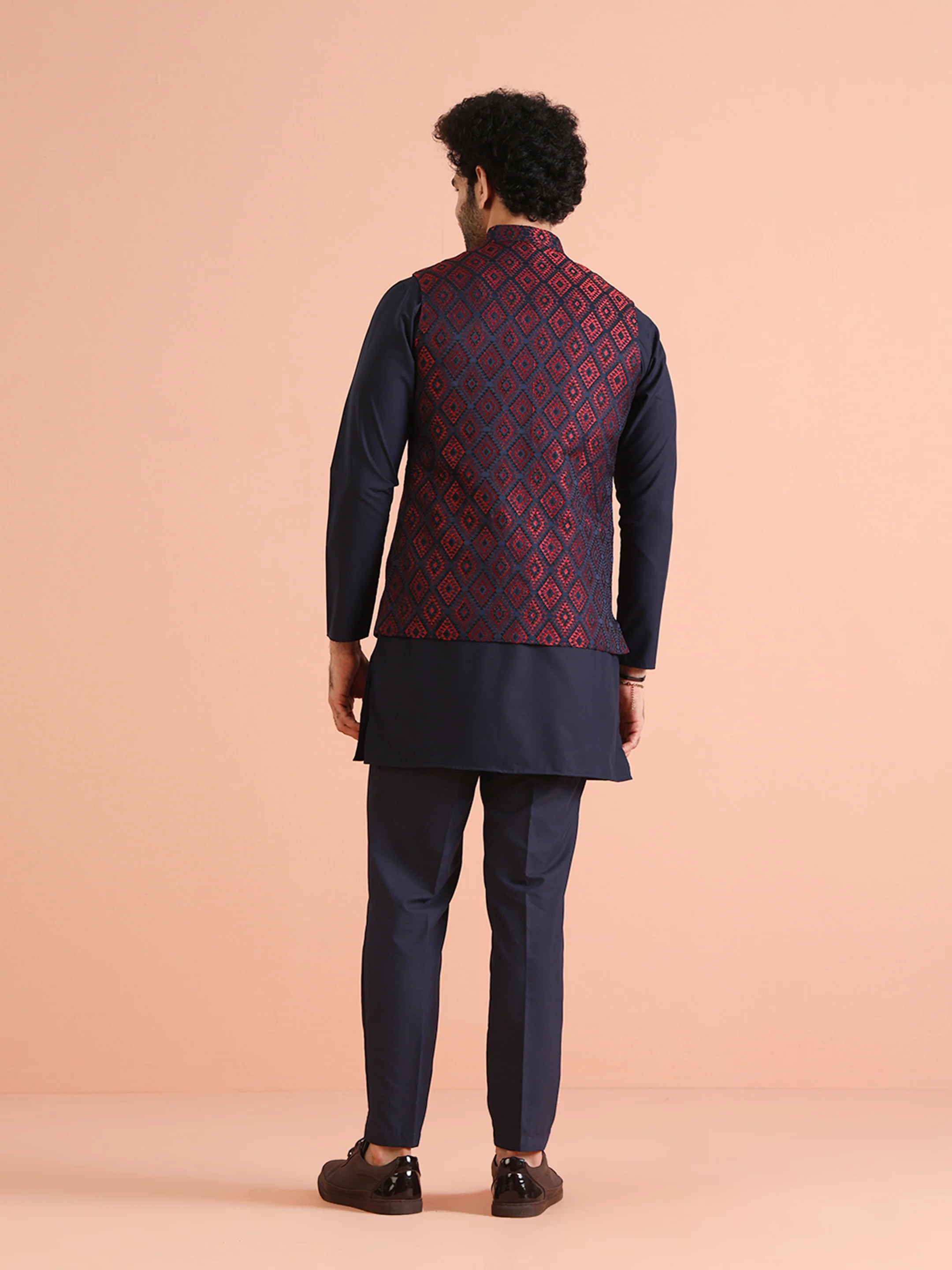 Navy Silk Blend Red Textured Nehru Jacket Mid Kurta Set - Image 4