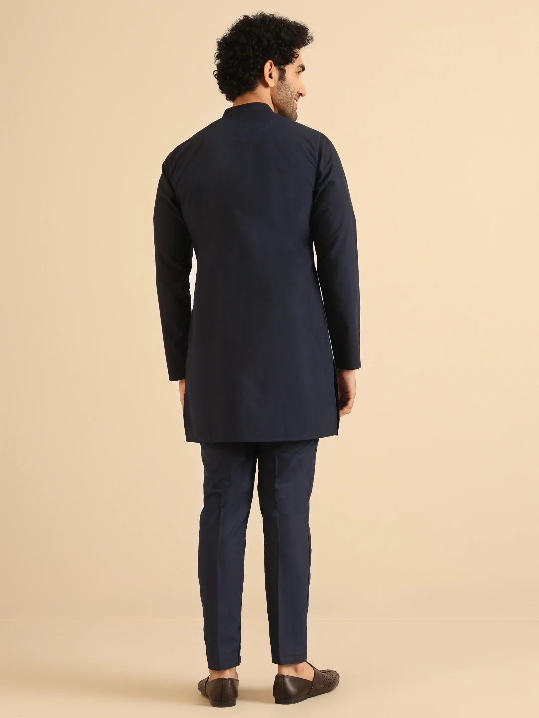 Navy Blue Silk Blend Solid Mid Kurta Trouser Set - Image 4