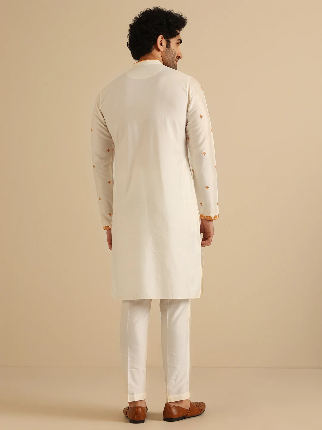 Cream Silk Blend Golden Embroidered Kurta - Image 4