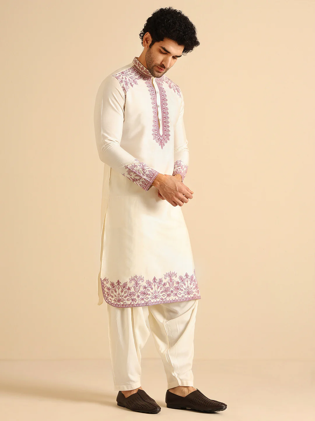 Men Off White Kurta Patiala Set - Image 4