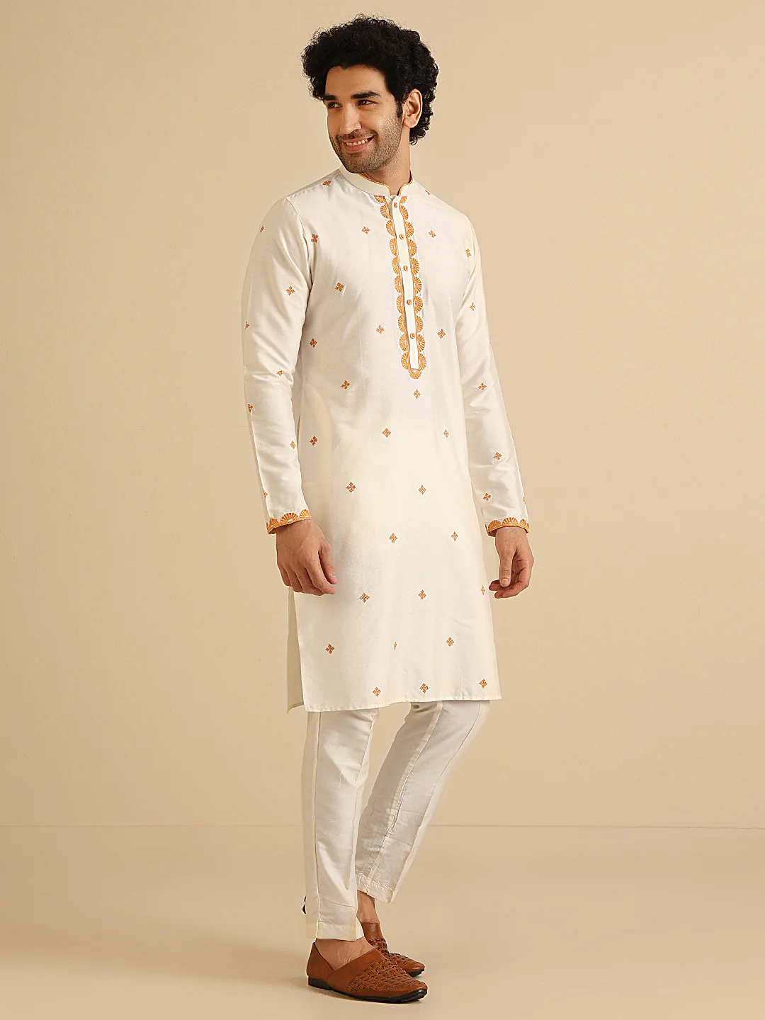 Men Off White Kurta Trouser Set - Image 4