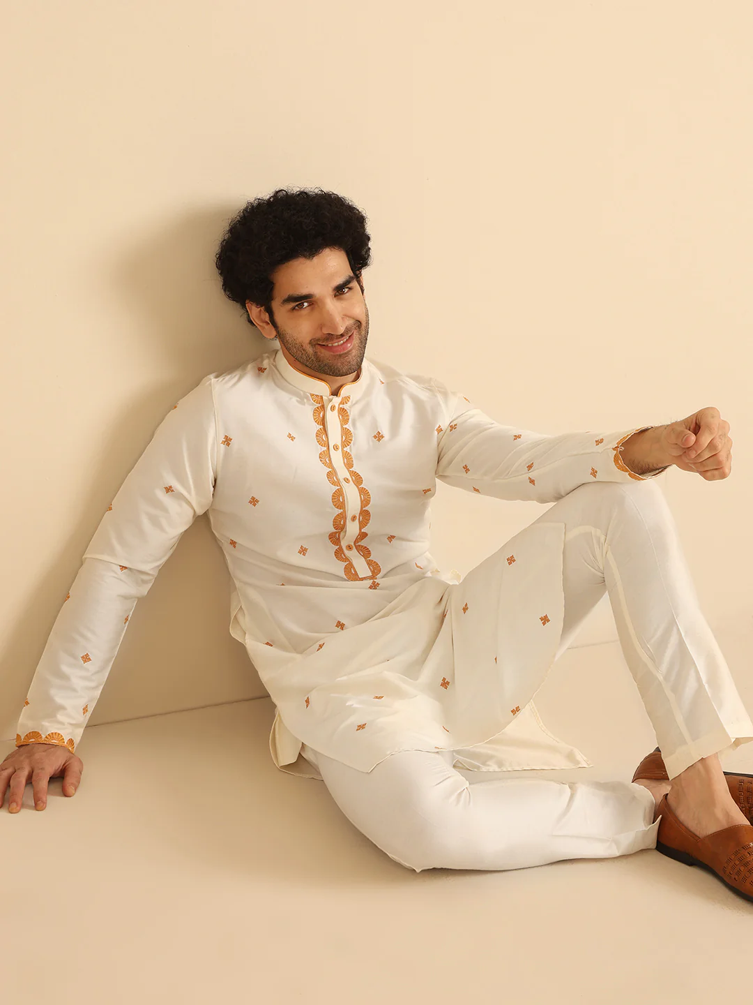 Men Off White Kurta Trouser Set - Image 8