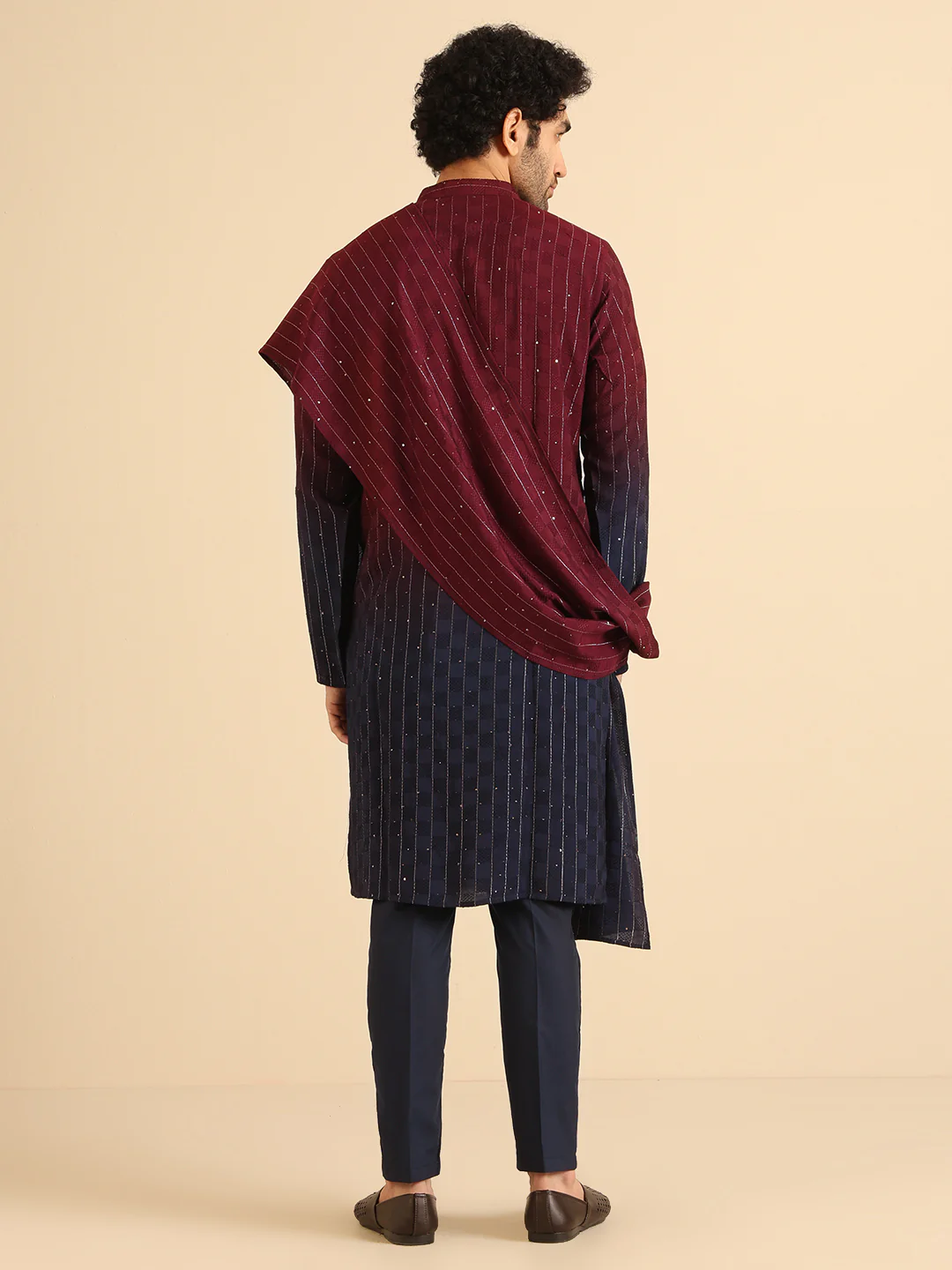 Maroon Navy Ombre Textured Dupatta - Image 4