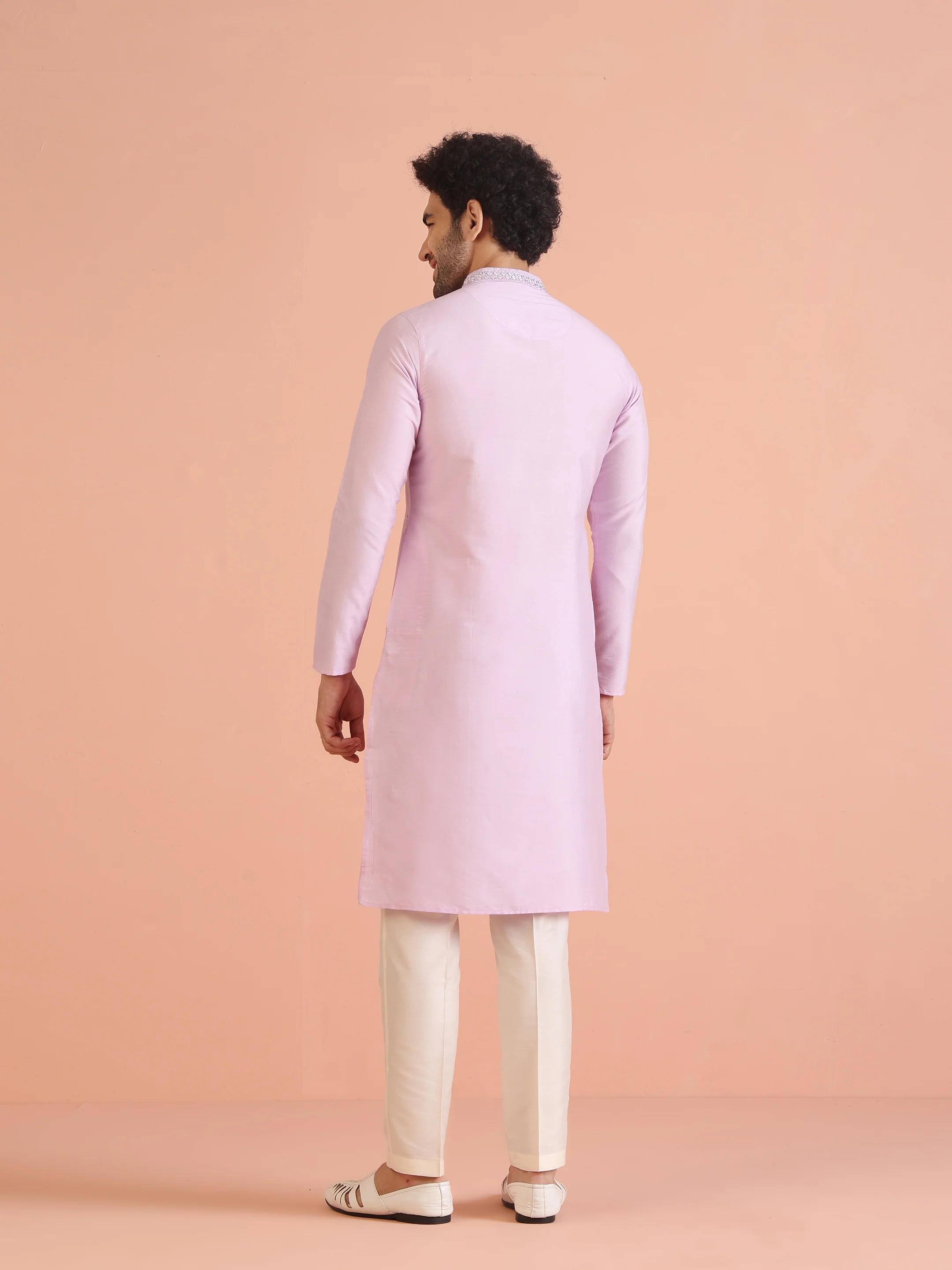 Light Pink Silk Blend Embroidered Kurta with Intricate Neckline - Image 5