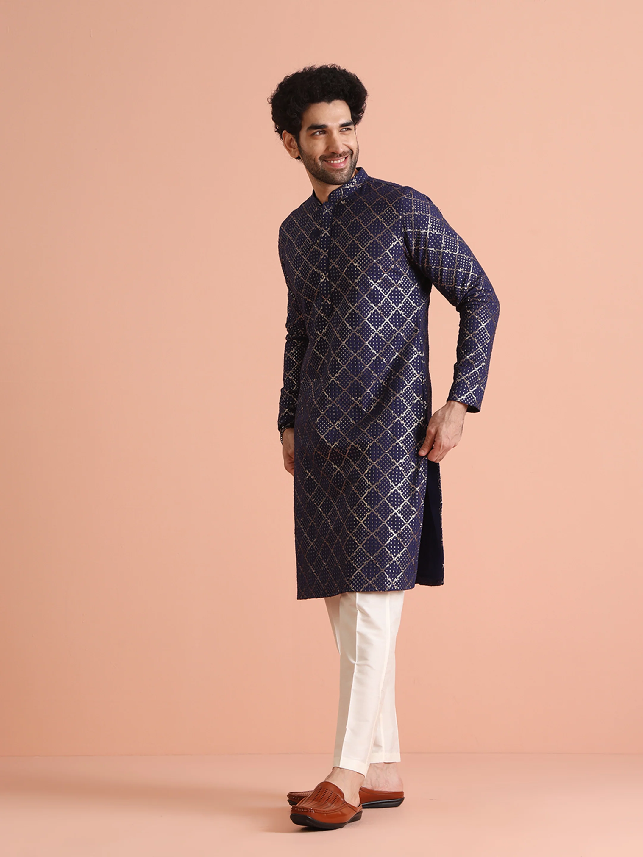 Men Purple Sequinned Kurta Trouser Set - Image 3