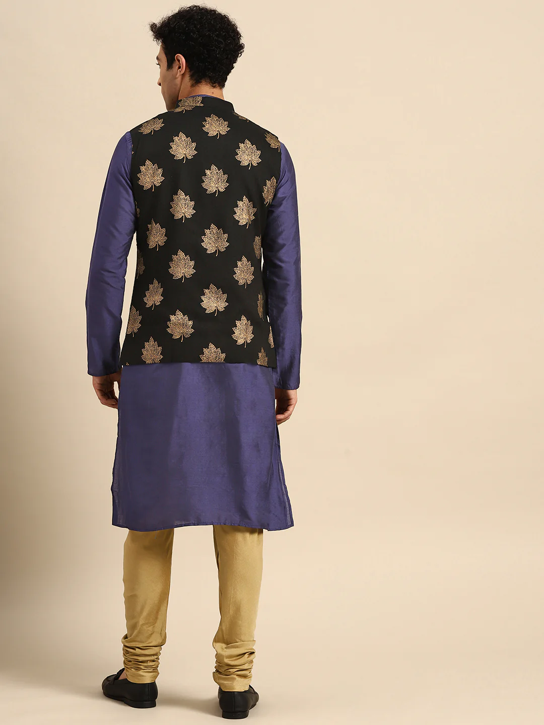Kisah Men's Black Kurta Jacket Churidar Set - Image 2