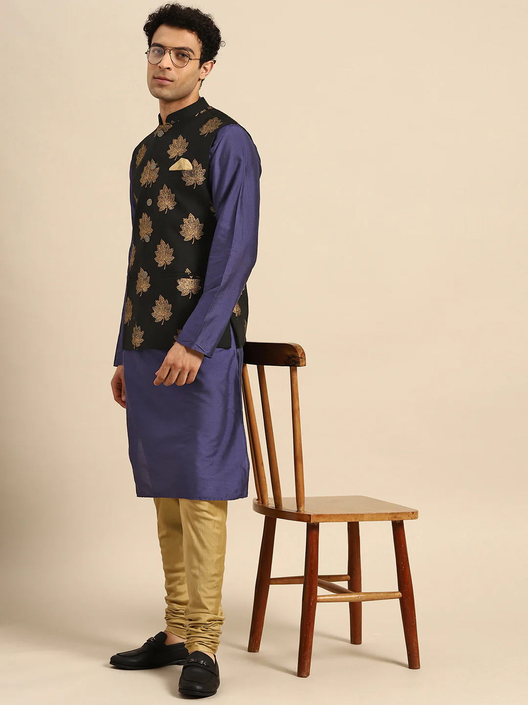 Kisah Men's Black Kurta Jacket Churidar Set - Image 7