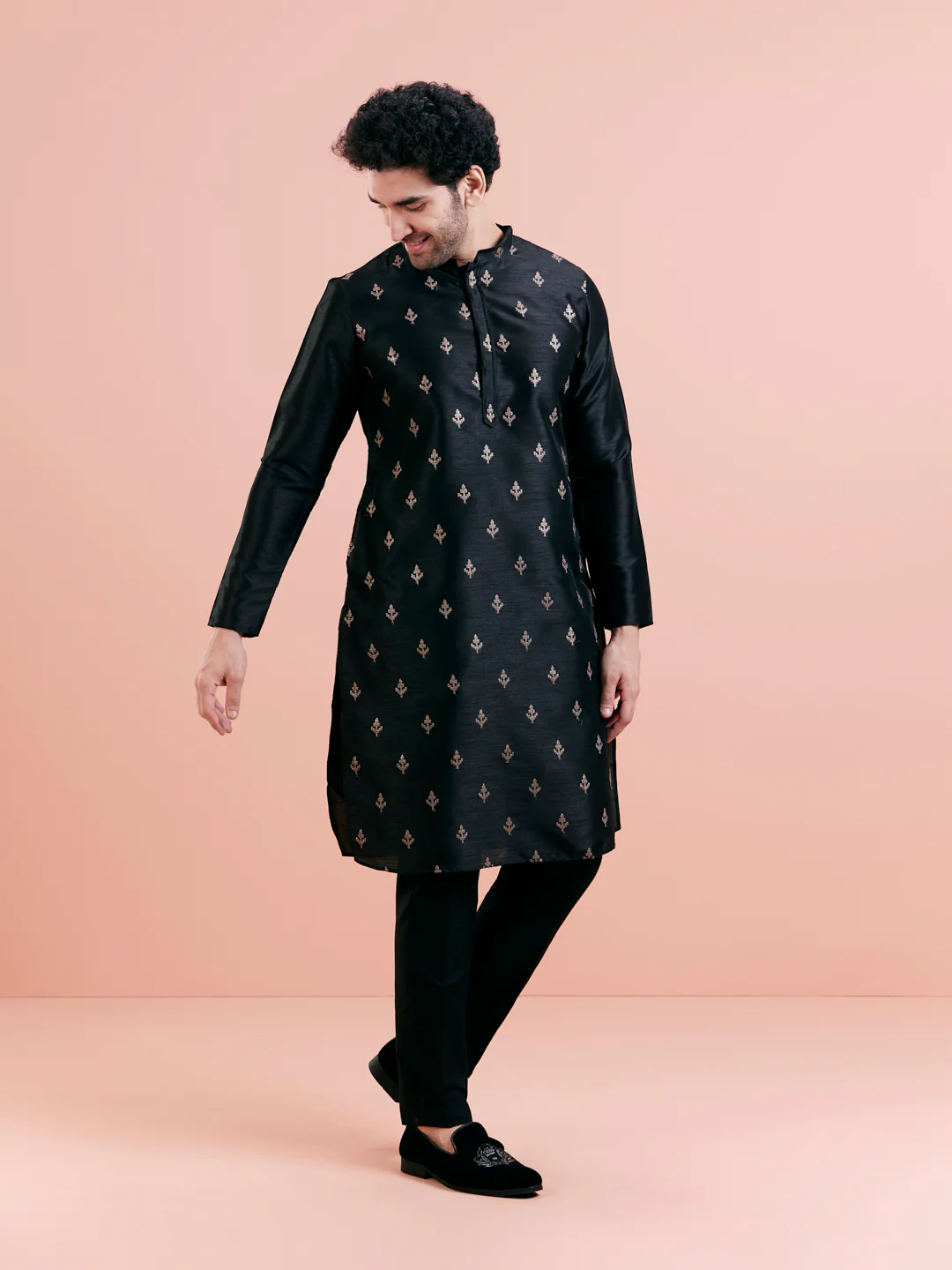 Men Black Embroidered Kurta - Image 3