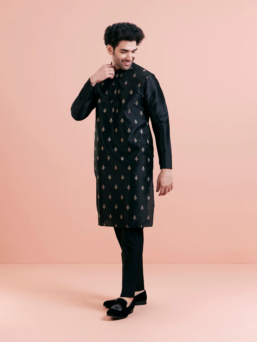 Men Black Embroidered Kurta - Image 4