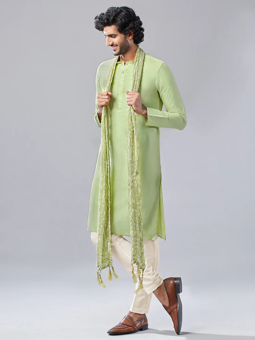 Green Silk Blend Kurta Trouser with Textured Dupatta - Image 3