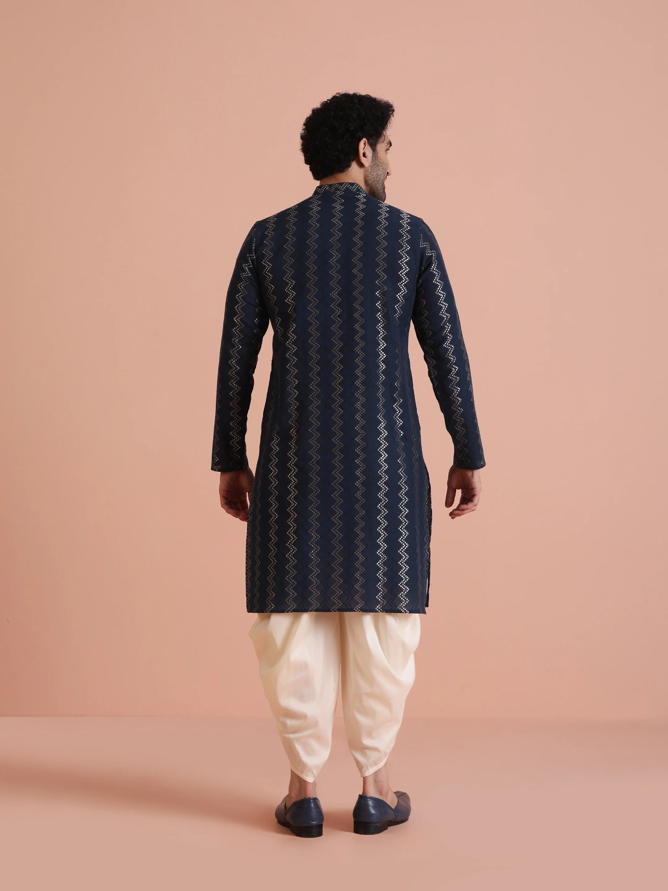 Men Navy Blue Chevron Textured Kurta Dhoti Set - Image 4