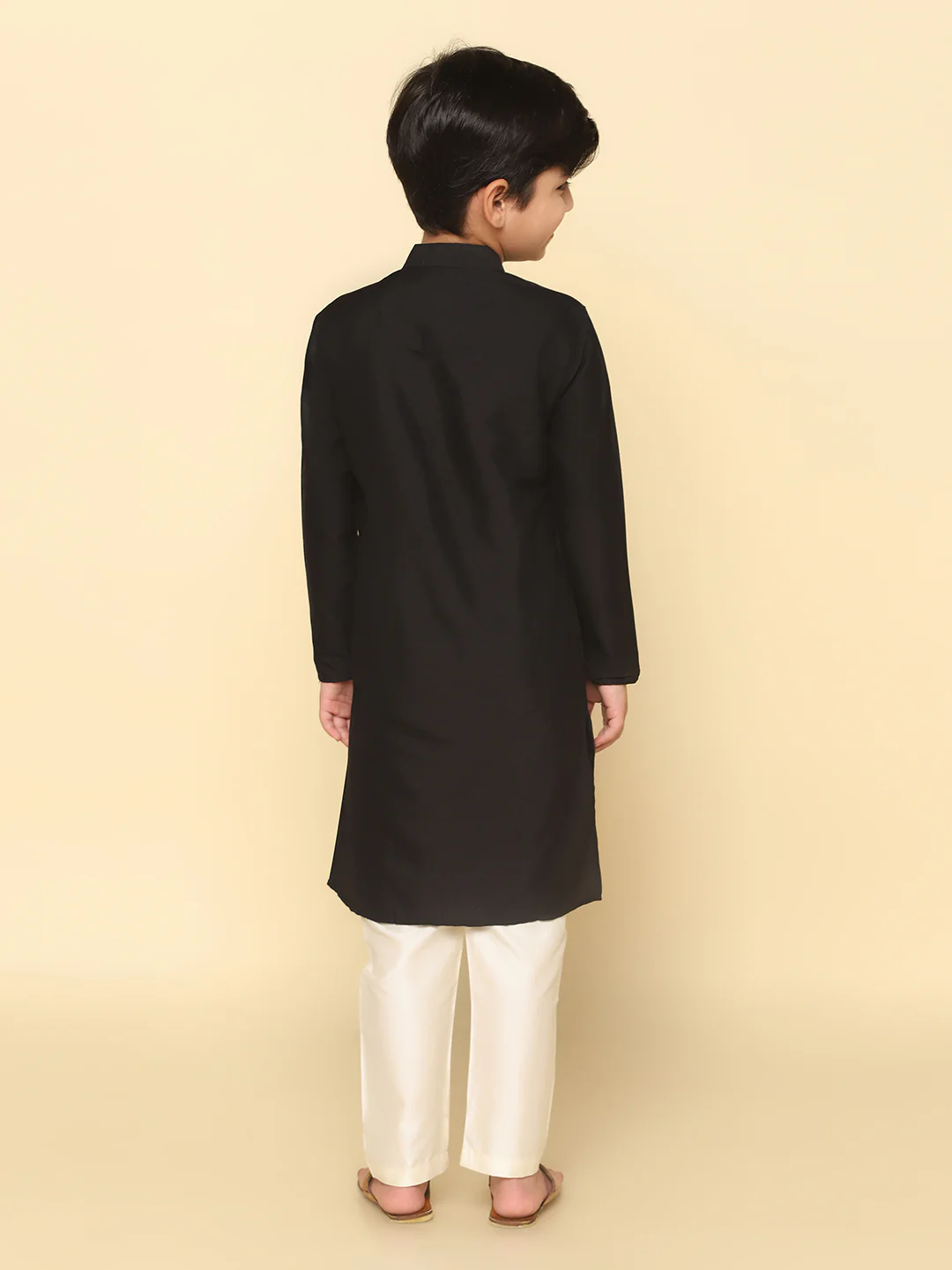 Boy's Black Kurta Pyjama Set - Image 4