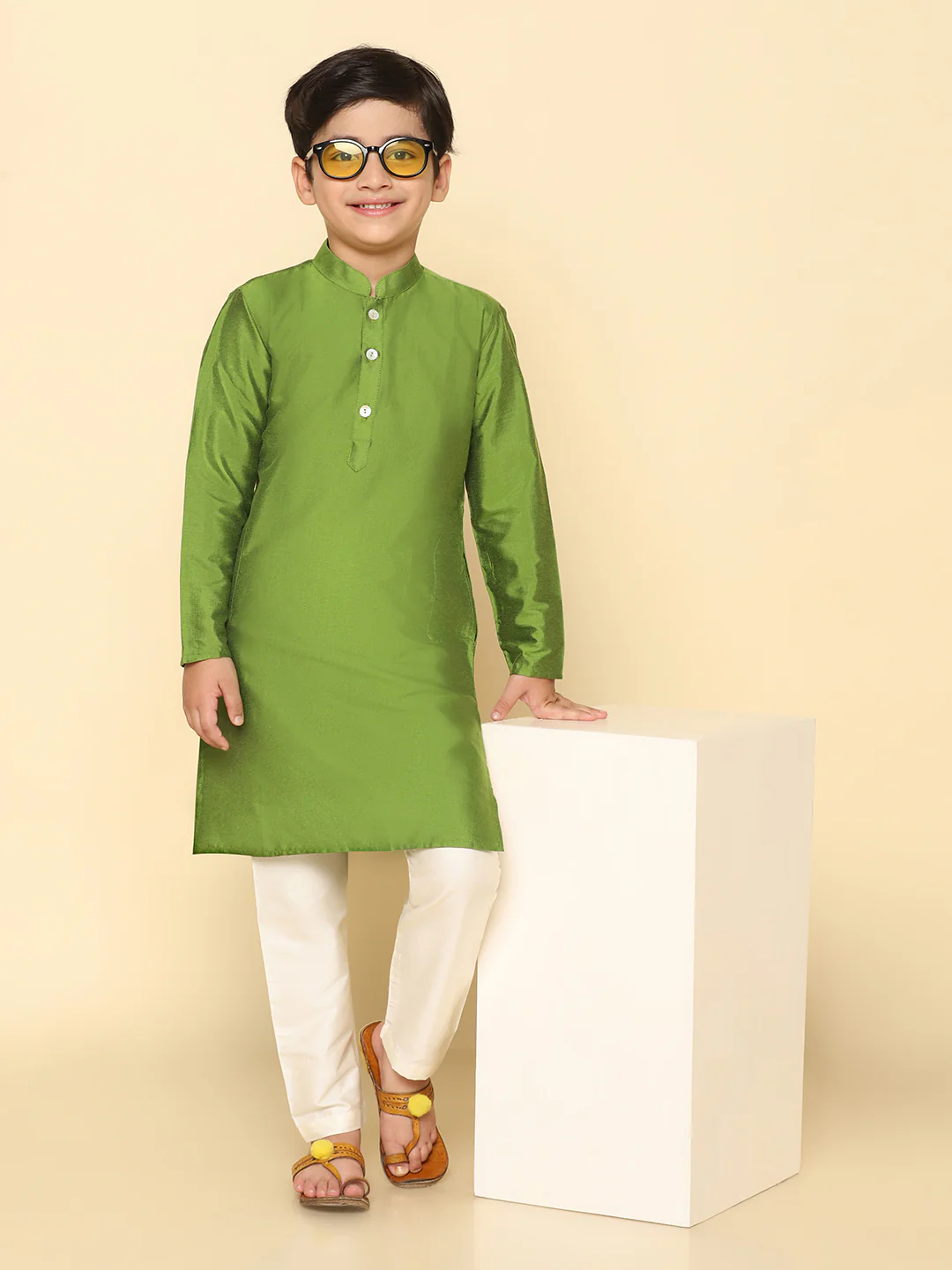 Boy's Green Kurta Pyjama Set - Image 7