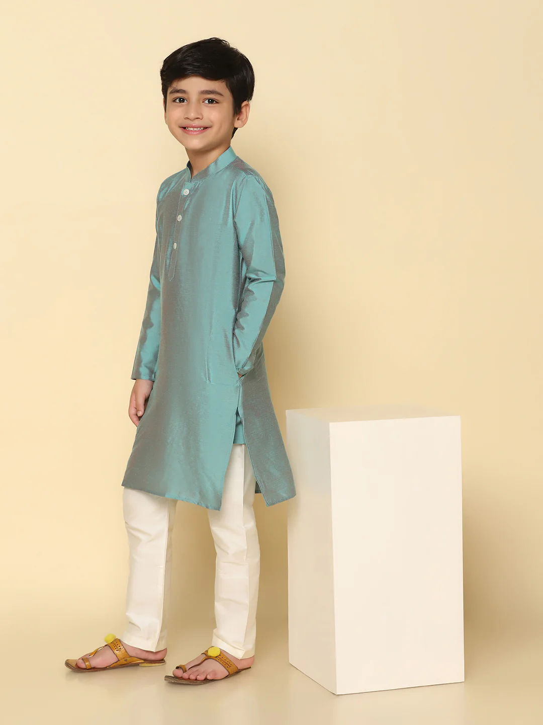 Boy's Green Kurta Pyjama Set - Image 7