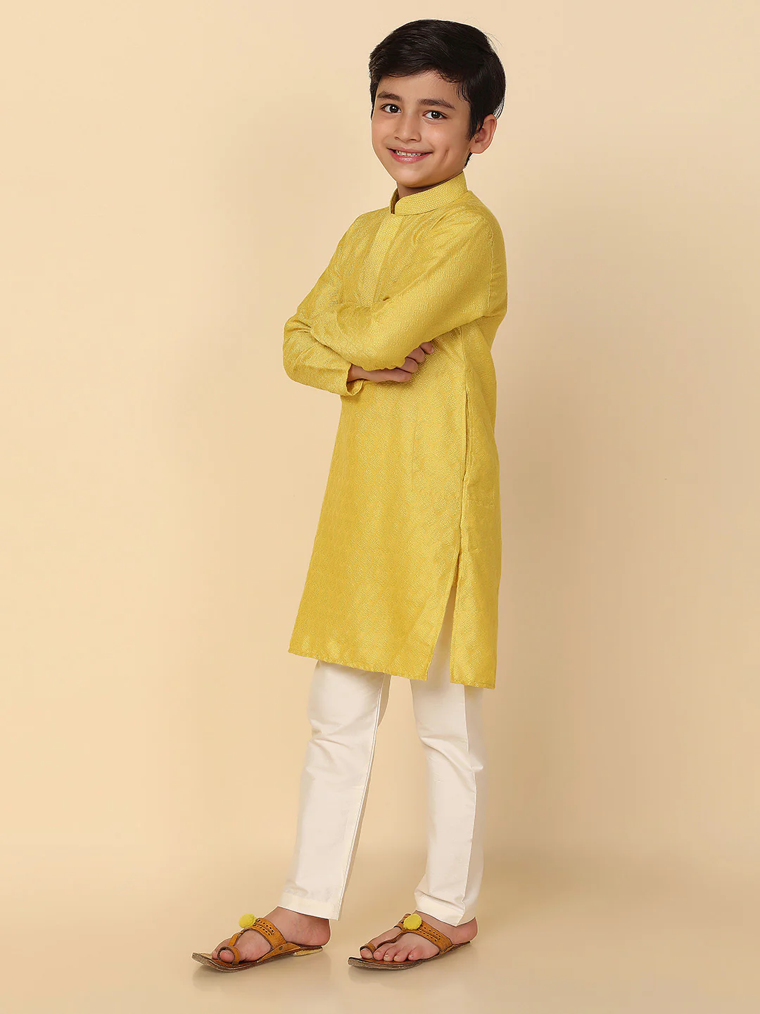 Boy's Yellow Solid Textured Kurta - Image 2