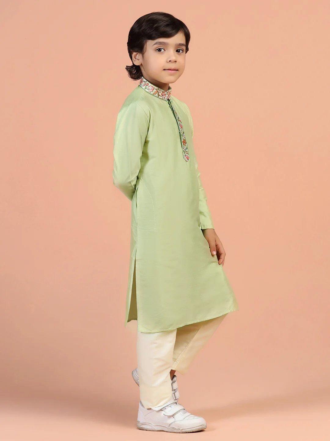 Boy's Green Solid Kurta - Image 3