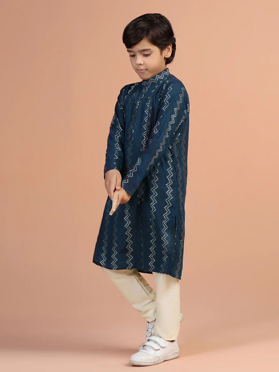 Boy's Navy Blue Textured Kurta - Image 3