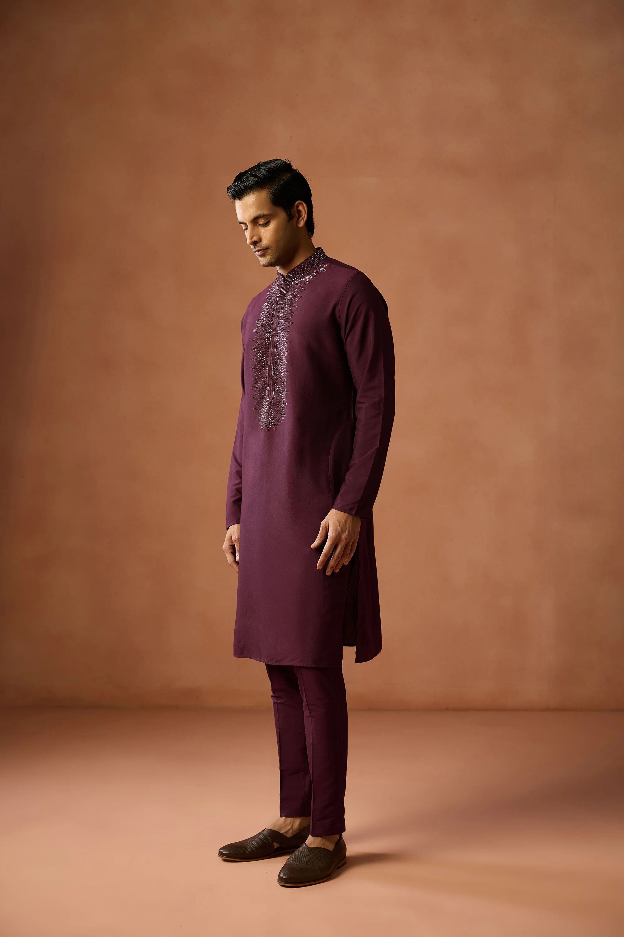 Maroon Geometric Embroidered Kurta Set - Image 2