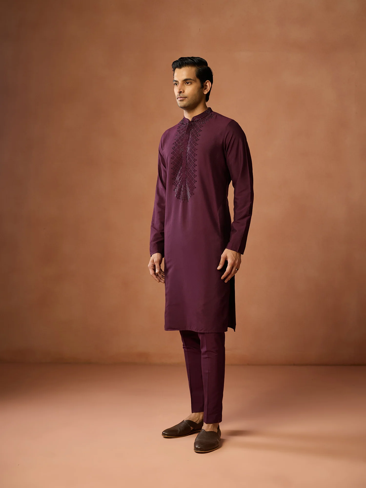 Maroon Geometric Embroidered Kurta Set - Image 2