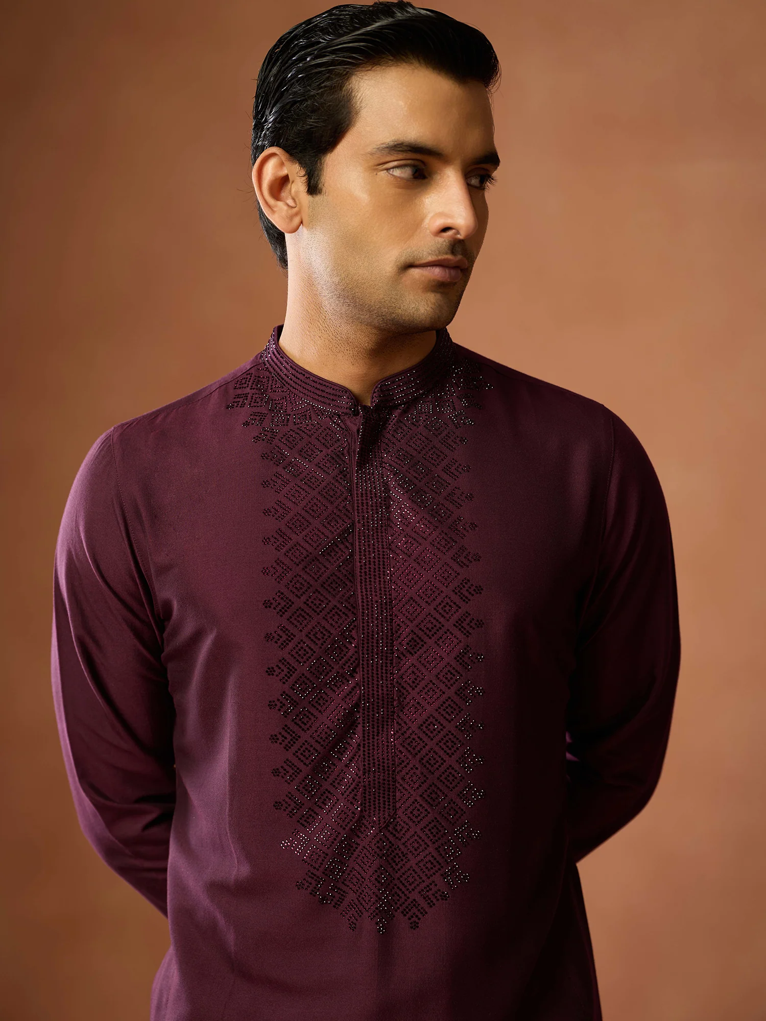 Maroon Geometric Embroidered Kurta Set - Image 5
