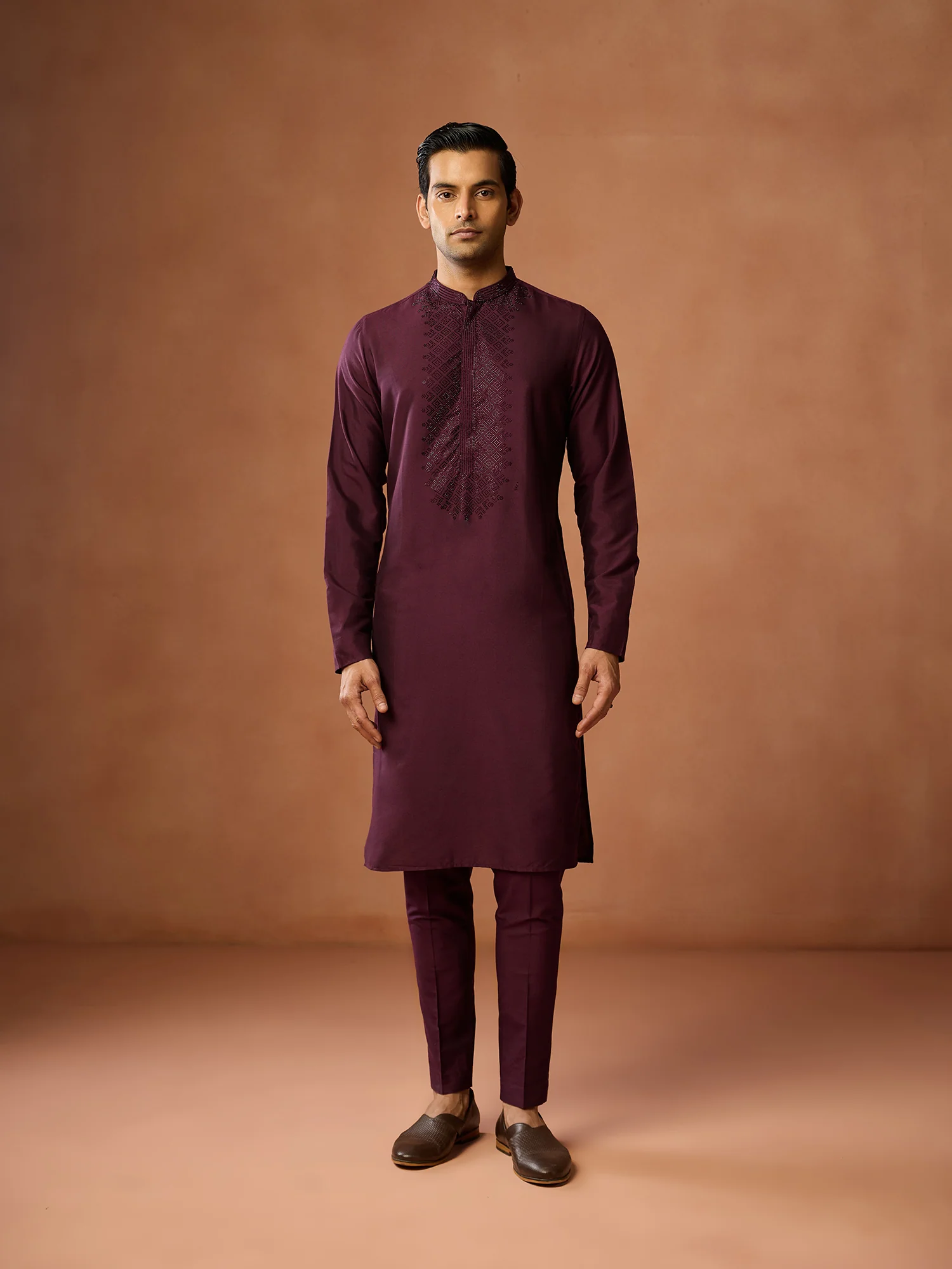 Maroon Geometric Embroidered Kurta Set - Image 7