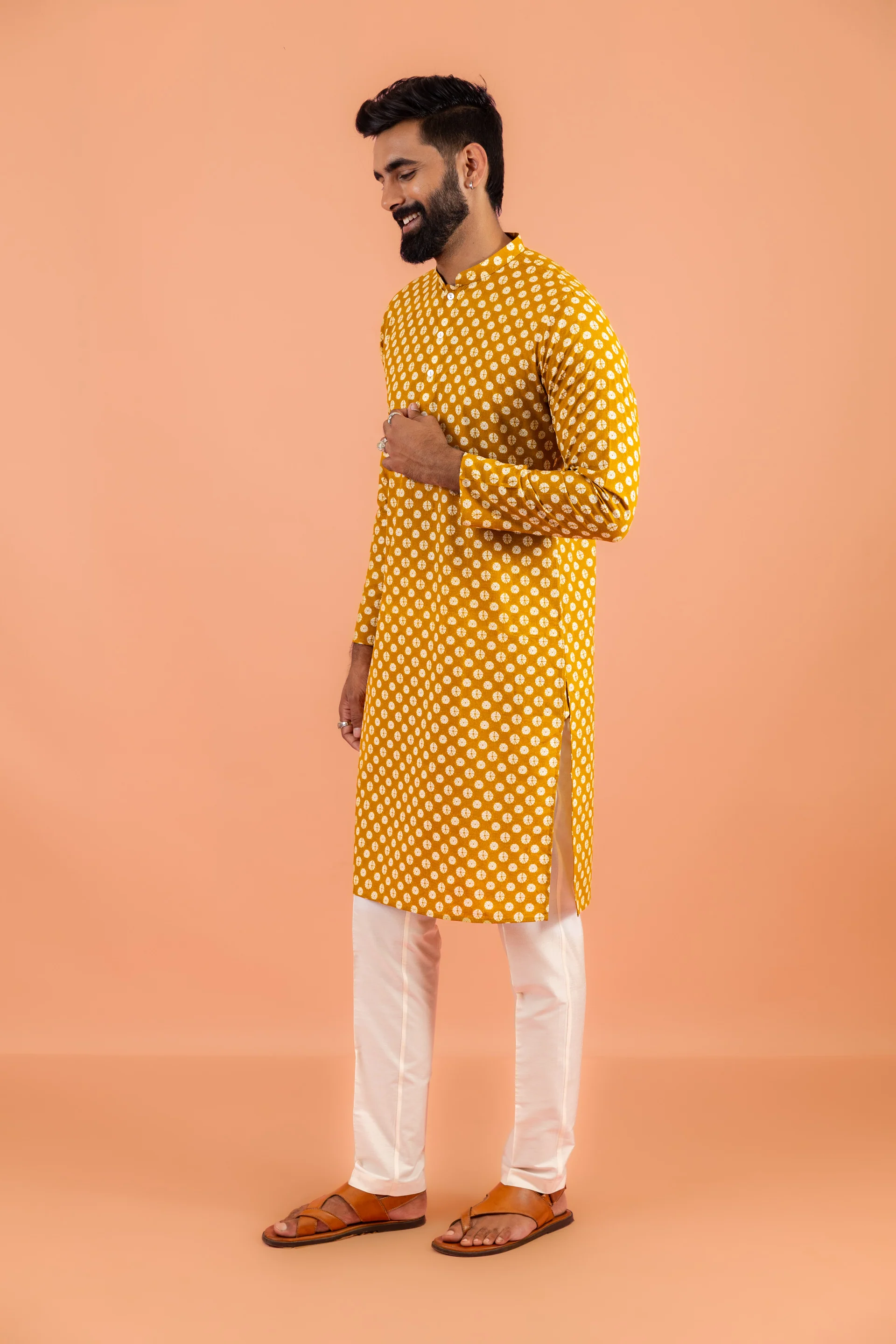 Men Mustard Printed Ethnic Motifs Kurta Trouser Set - Image 3