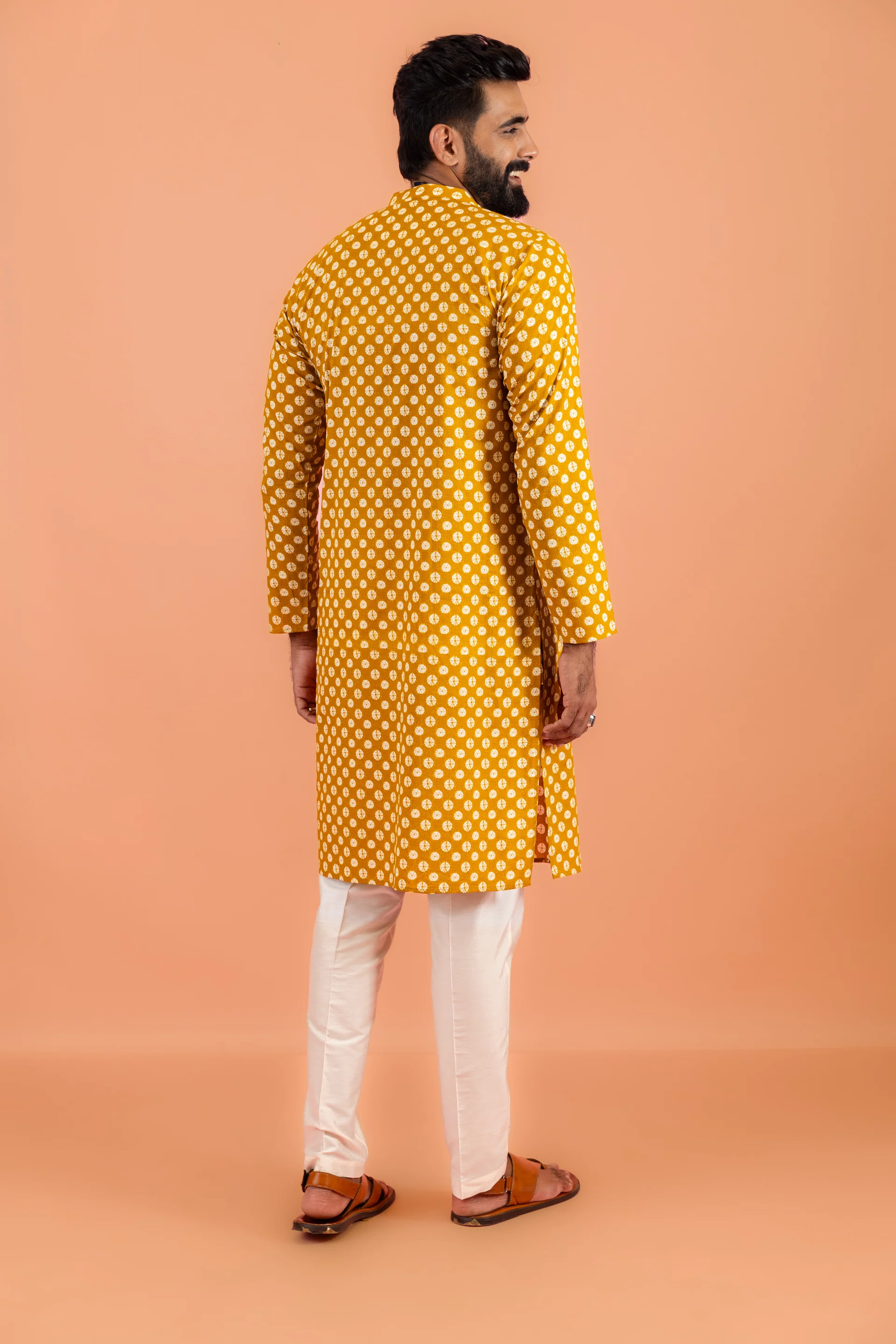 Men Mustard Printed Ethnic Motifs Kurta Trouser Set - Image 4