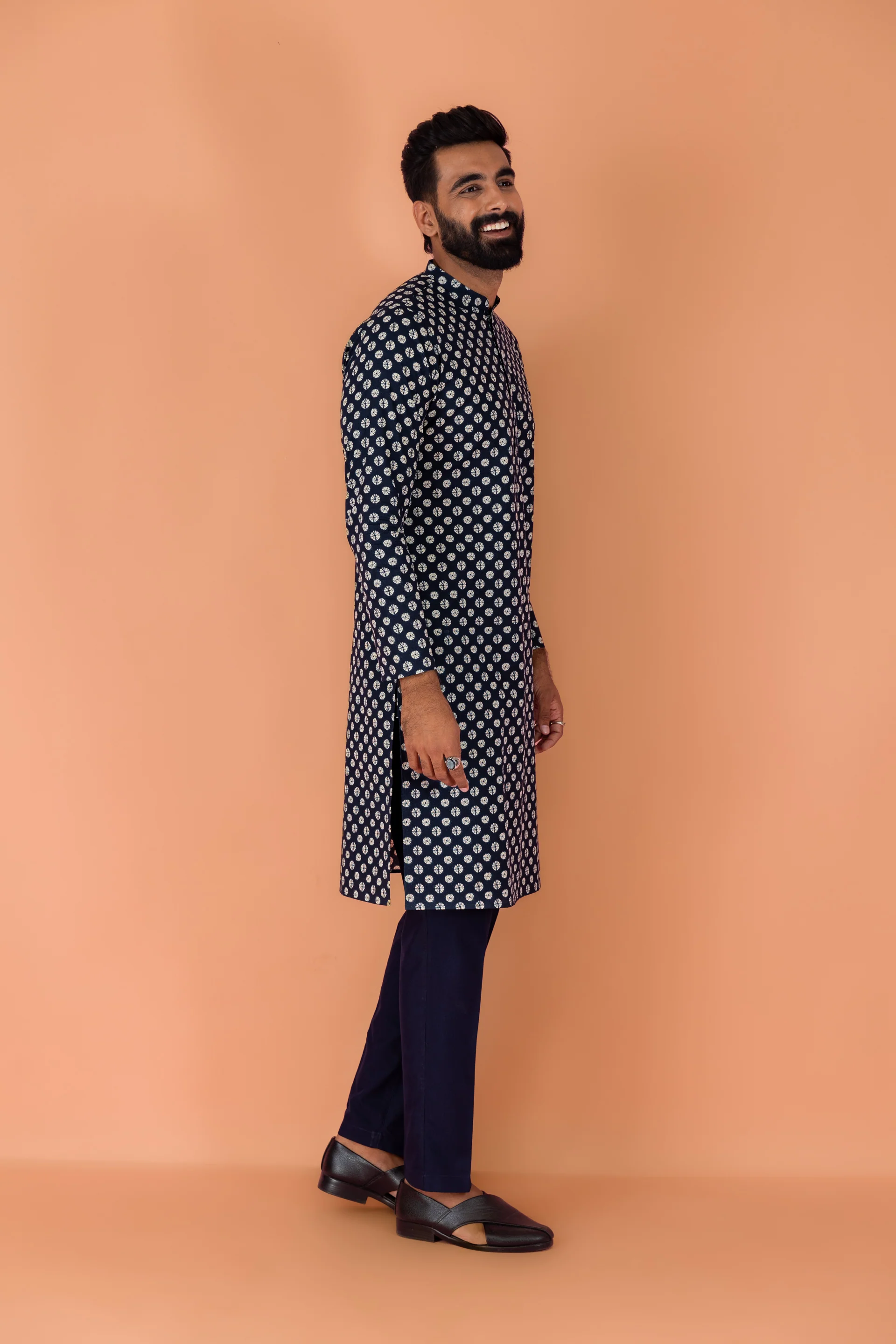 Men Navy Blue Tie & Dye Printed Kurta - Image 2