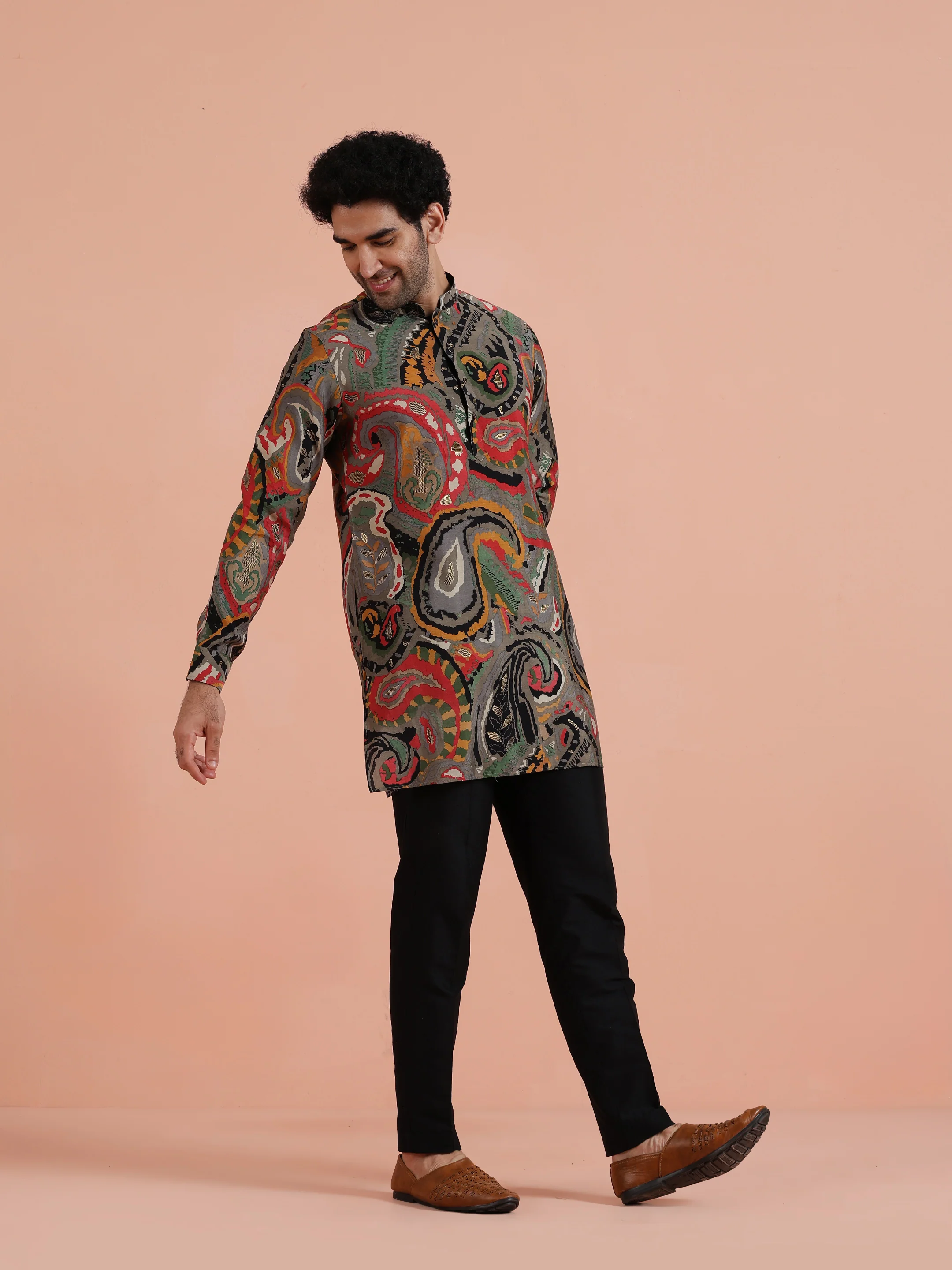 Multicolor Paisley Printed Mid Kurta Set - Image 3