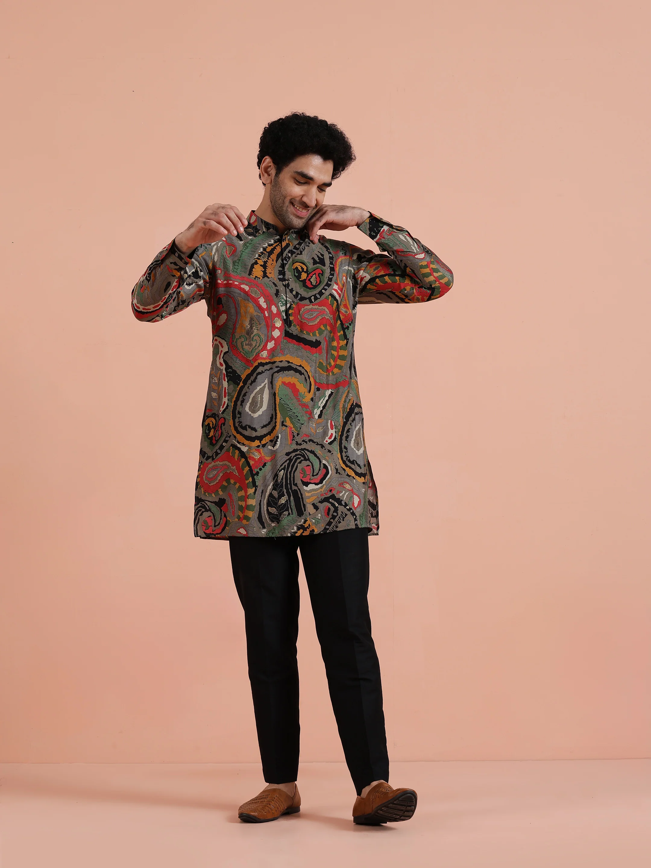 Multicolor Paisley Printed Mid Kurta Set - Image 8