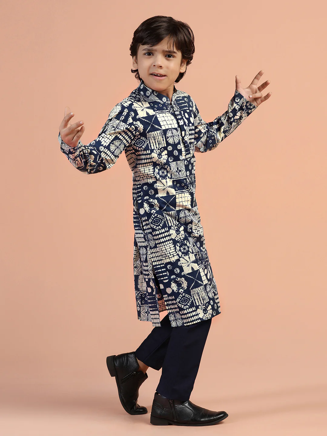 Navy Blue Abstract Printed Kurta - Image 2