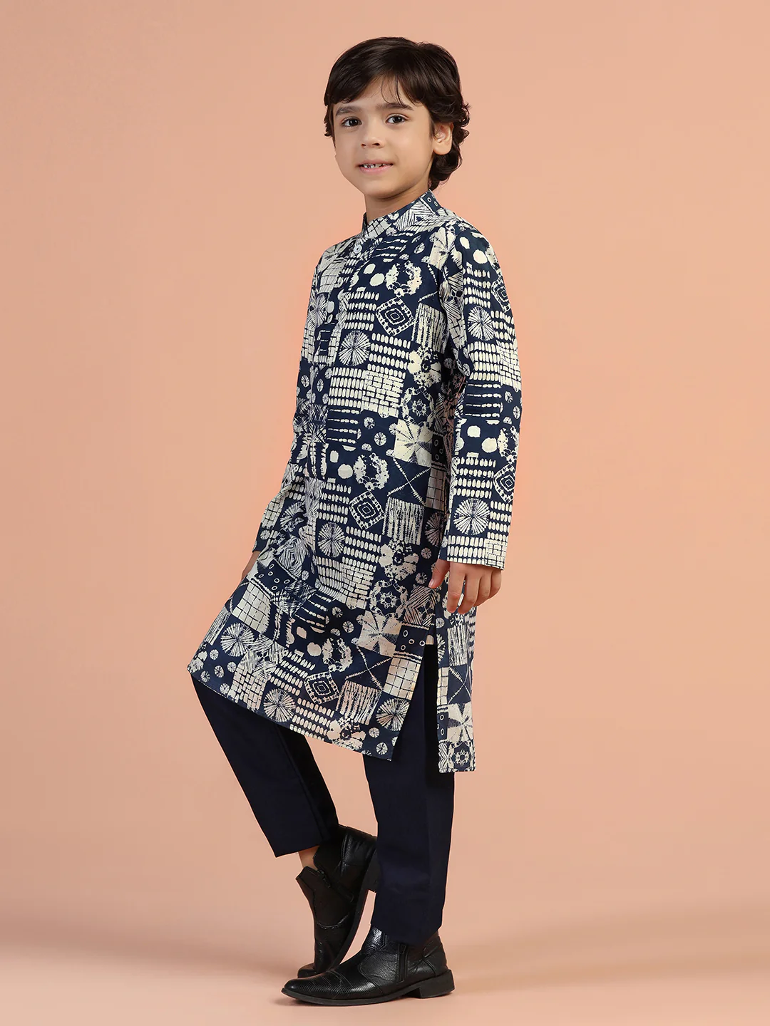 Navy Blue Abstract Printed Kurta - Image 3