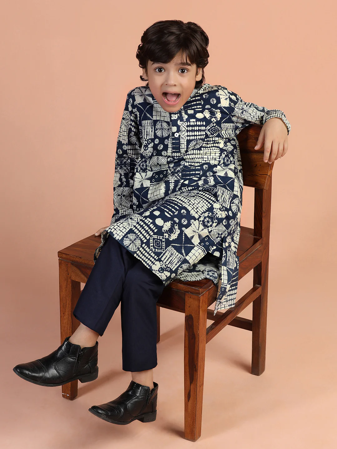 Navy Blue Abstract Printed Kurta - Image 7