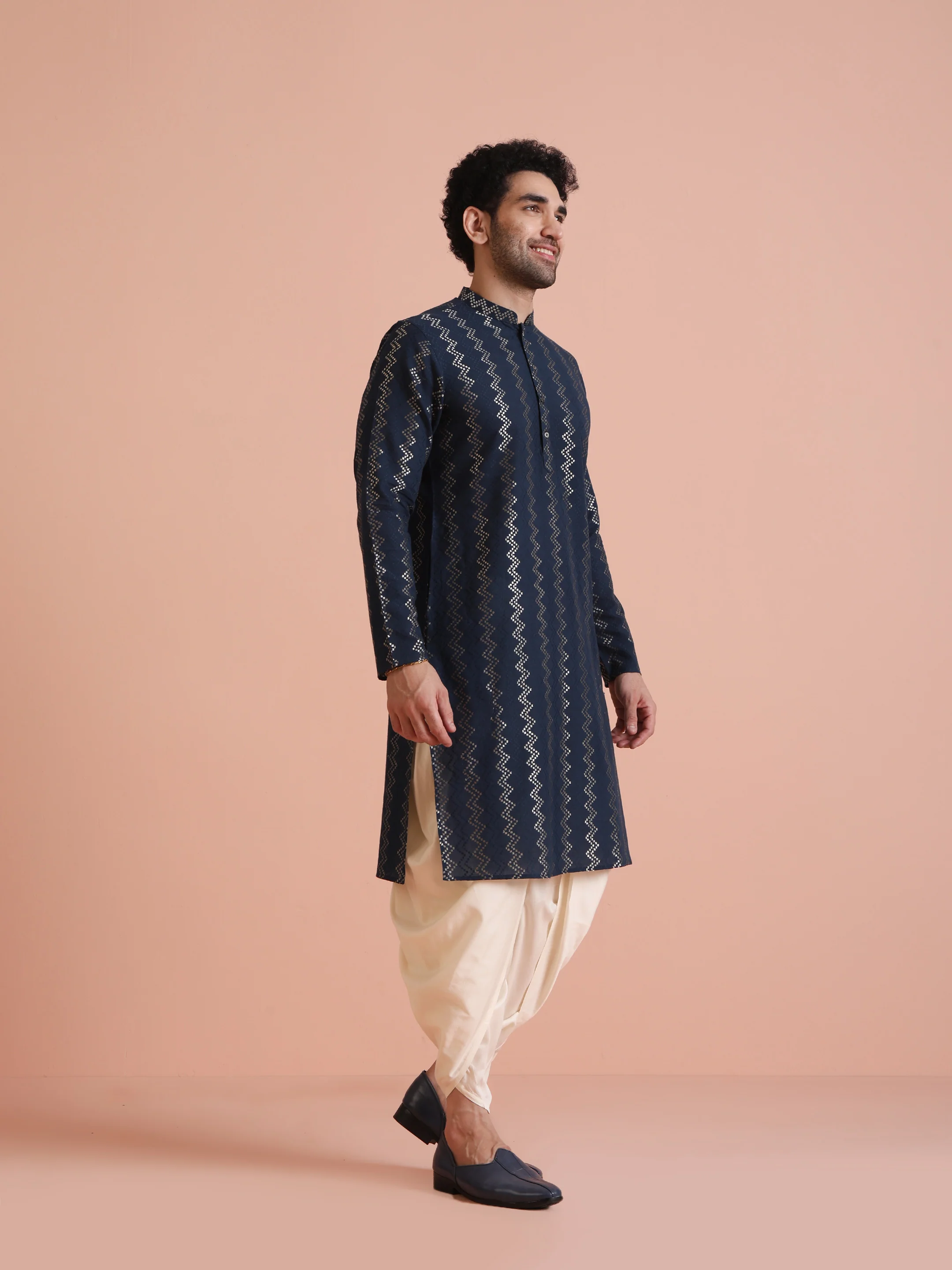 Navy Blue Cotton Blend Textured Kurta - Image 3