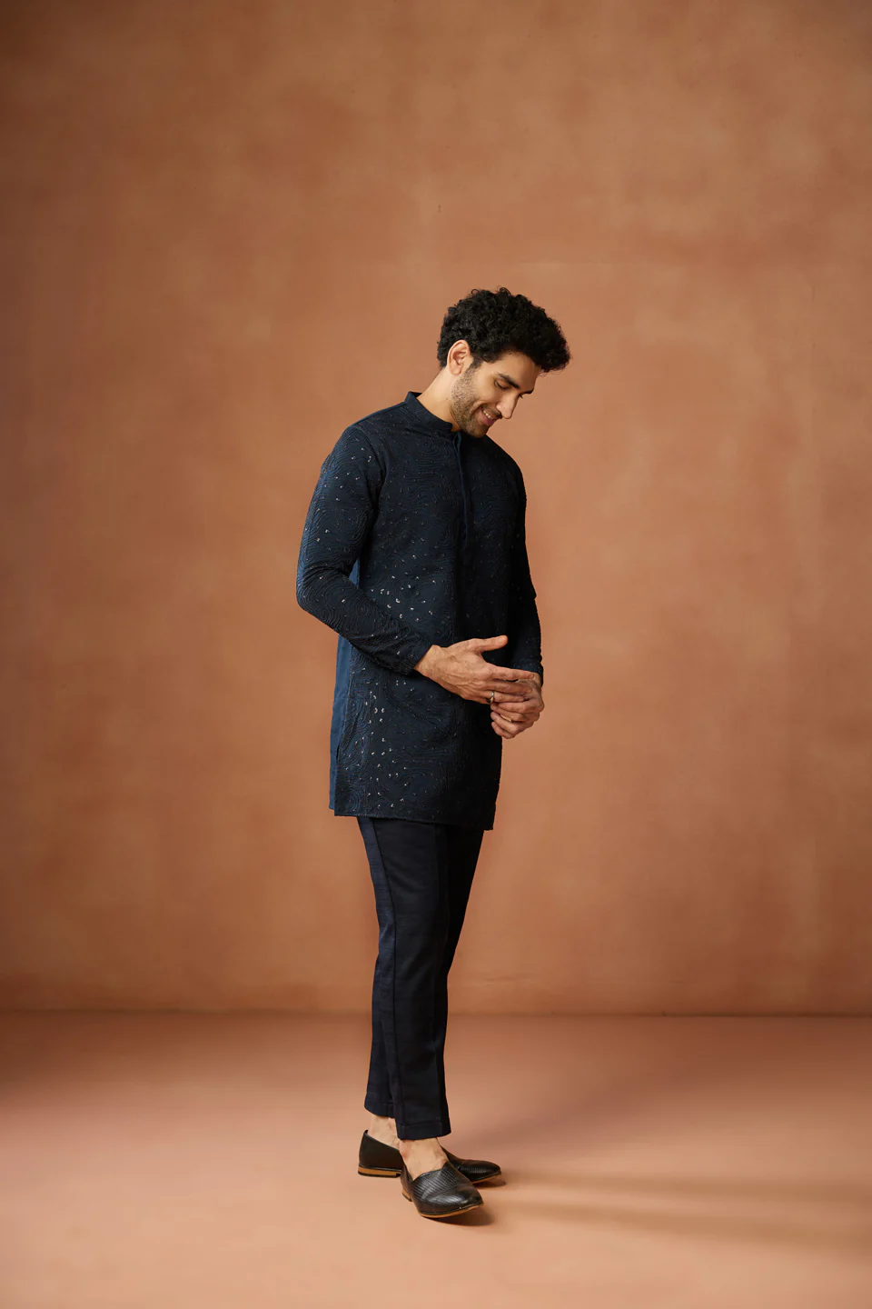 Navy Blue Silk Blend Embroidered Mid Kurta - Image 2